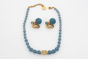 Demi parure composta da un girocollo e un paio di orecchini in pendant 