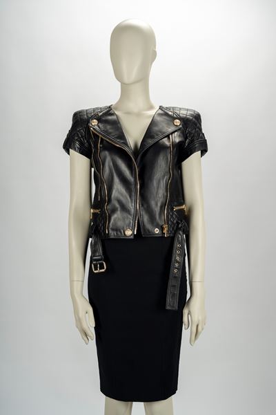 Jacket in pelle nera con dettagli in metallo dorato