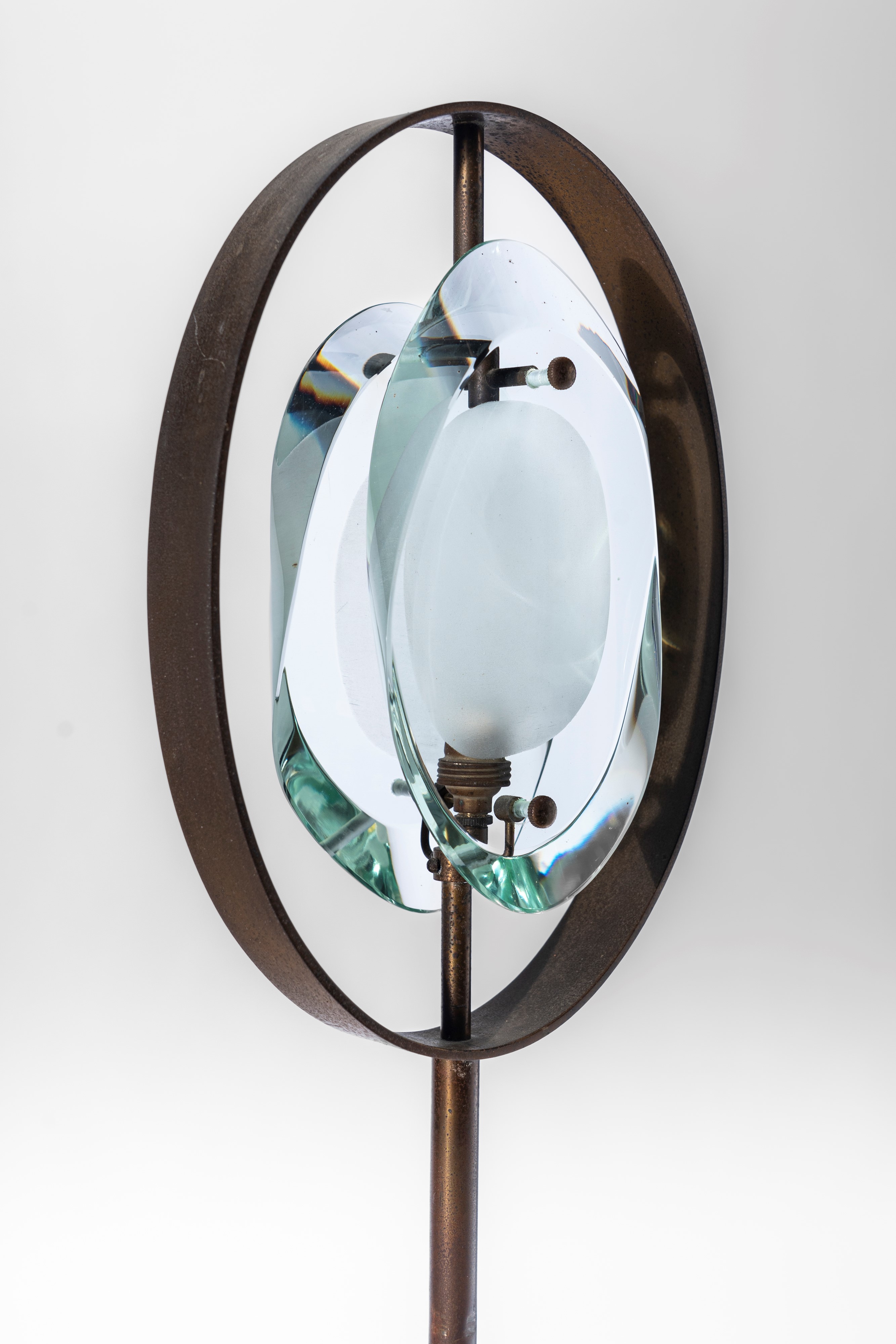Max Ingrand - Lampada da terra modello no. 2020, 1961 circa, ottone e vetro