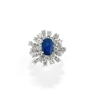 Anello con zaffiro e diamanti