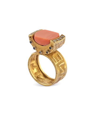 Anello con corallo, diamanti e zaffiri, oro giallo 18k, anni '60