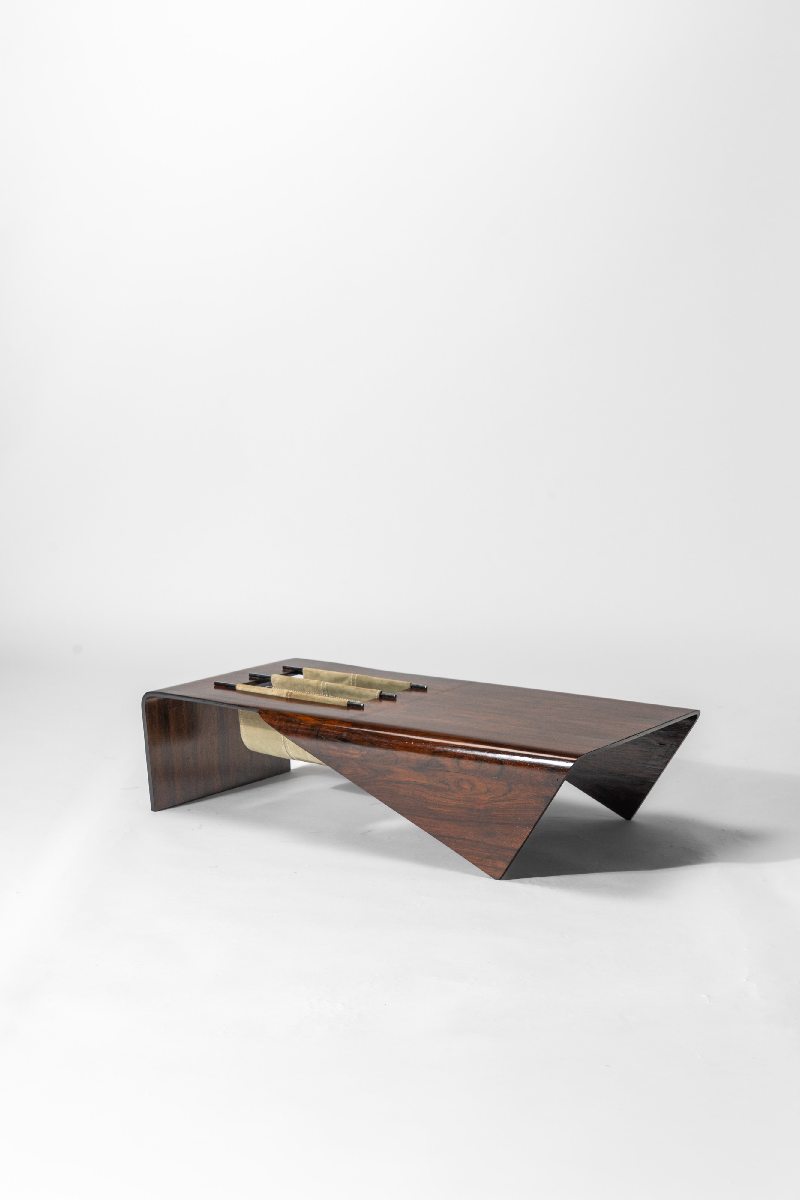 Tavolo basso modello 'Andorinha'