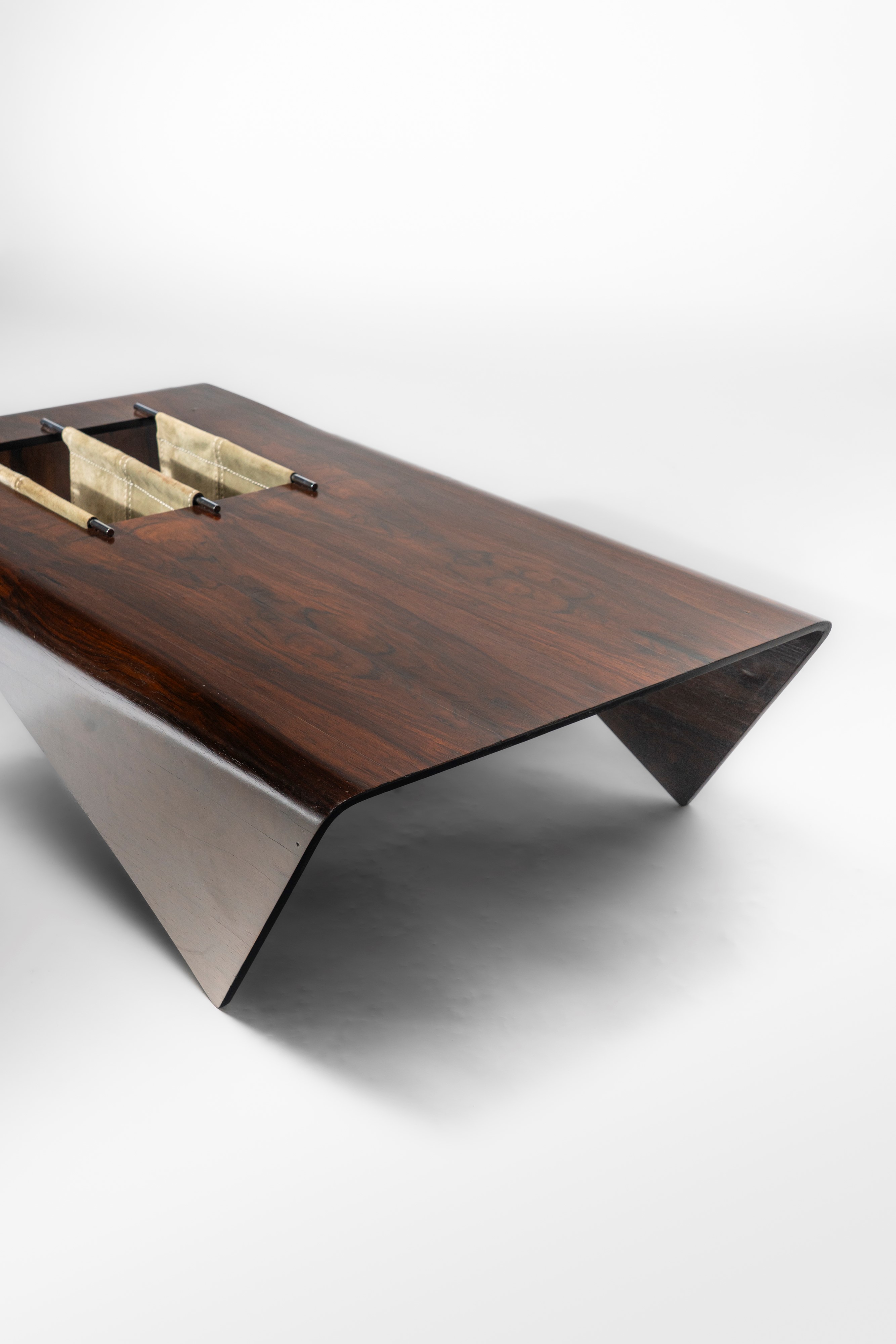 Tavolo basso modello 'Andorinha'