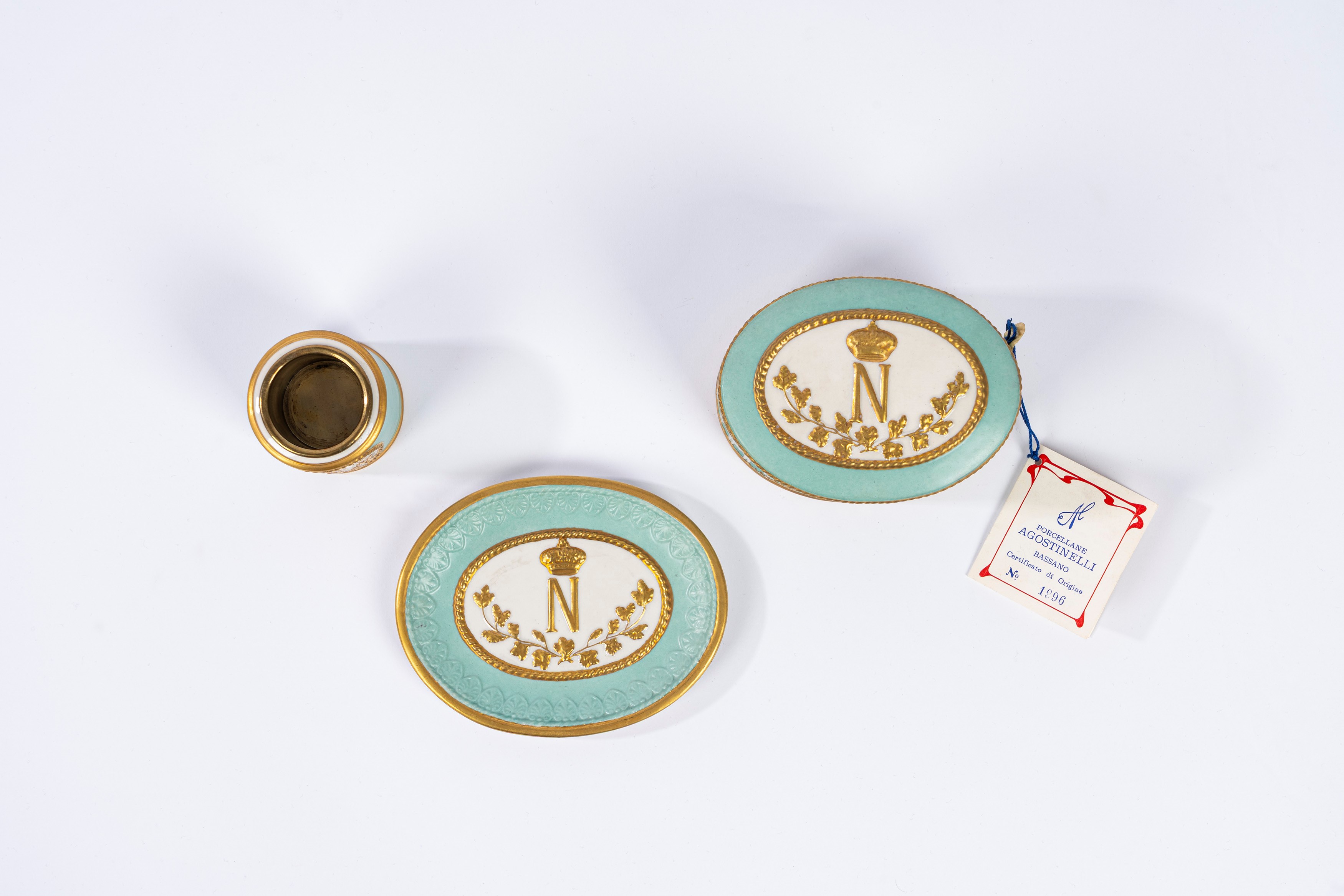 Agostinelli Bassano, Set in porcellana verde acqua bianca e oro
