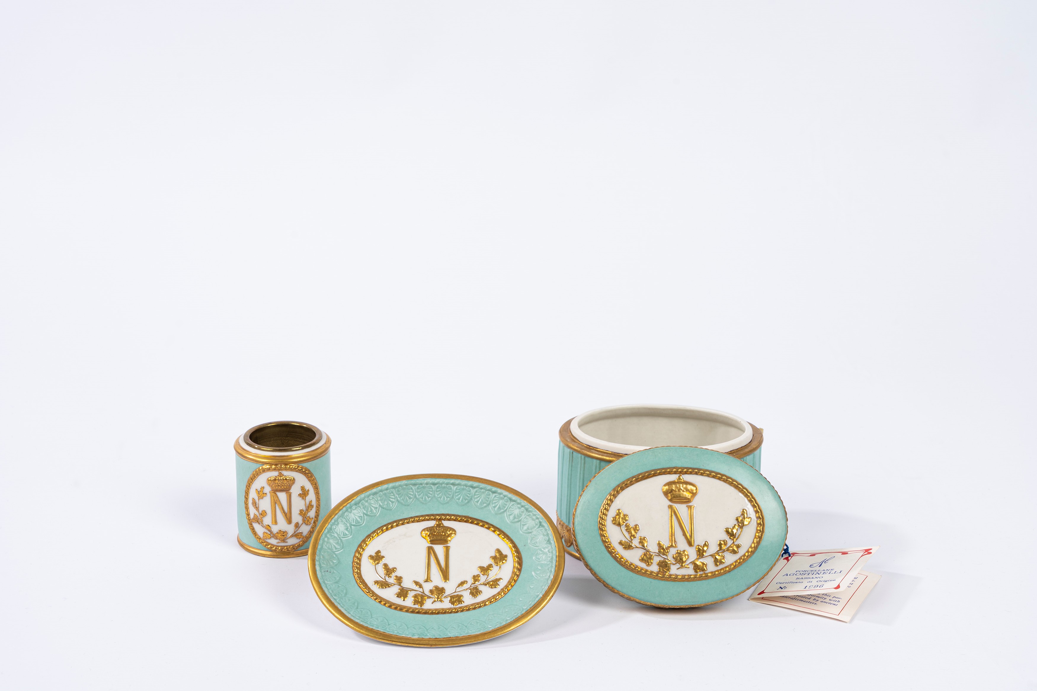 Agostinelli Bassano, Set in porcellana verde acqua bianca e oro