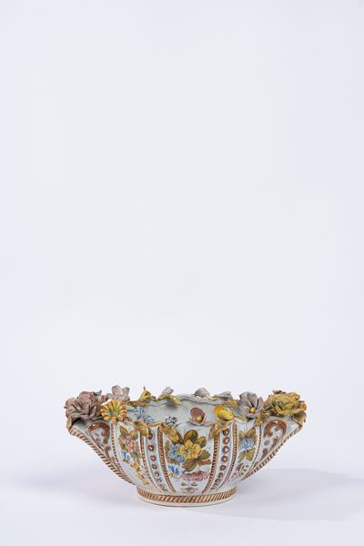 Centrotavola in ceramica policroma, decorazione floreale