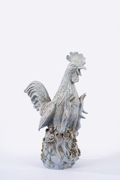 Grande scultura in ceramica raffigurante gallo