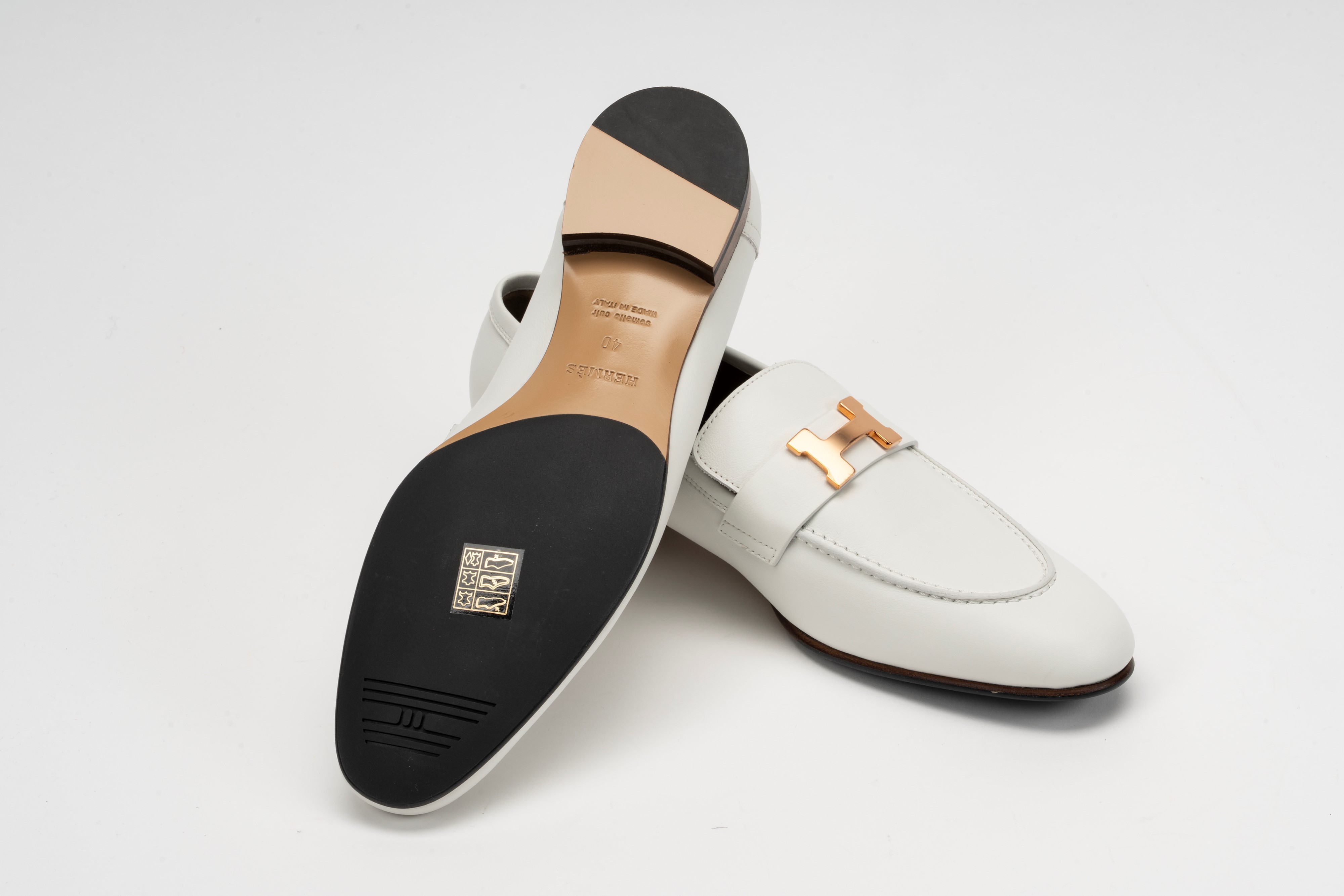 Hermès - Mocassino Paris, pelle bianca con fibbie in metallo rosato, misura 40