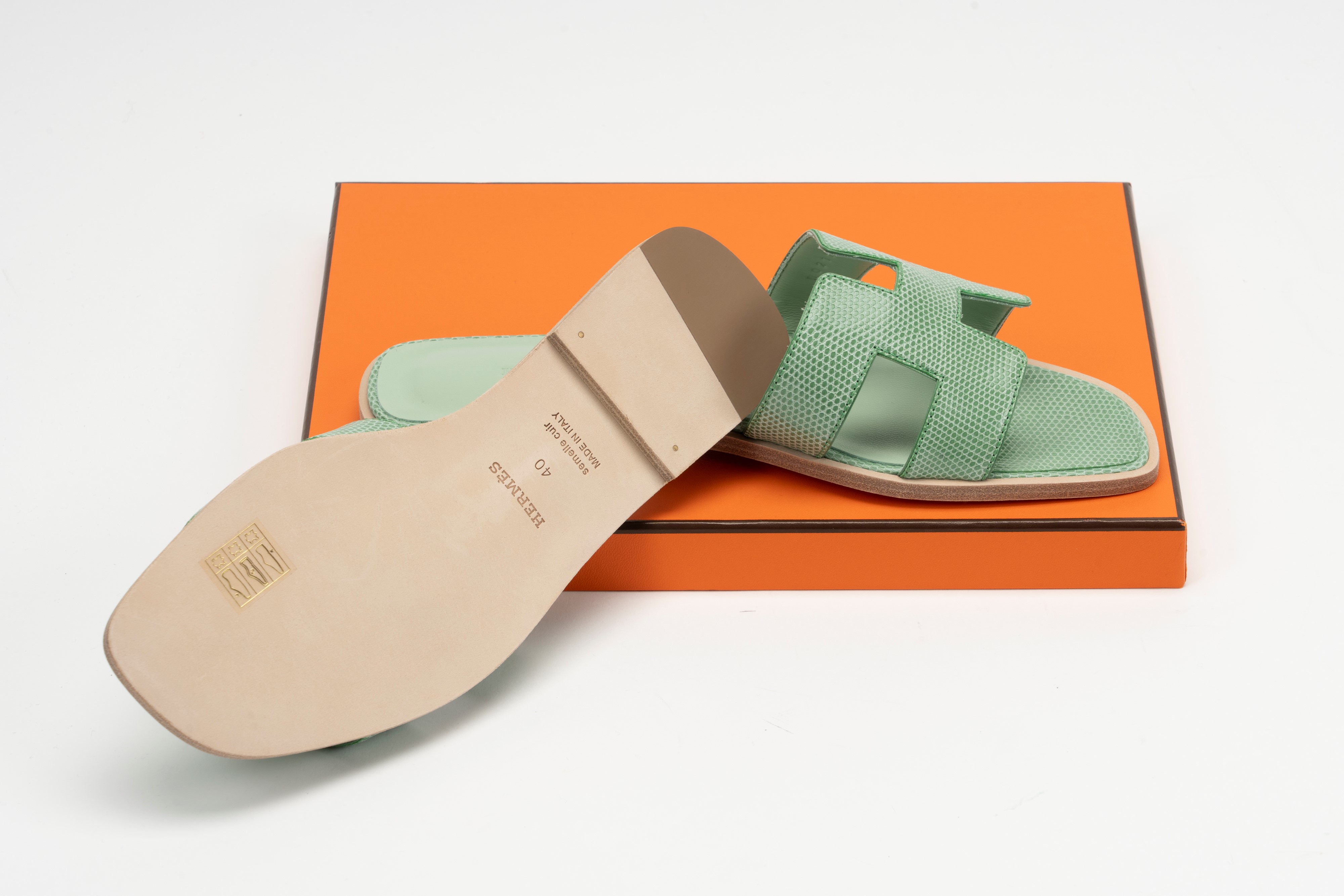 Hermès - Ciabattine Oran, in pelle di lucertola verde Giada, misura 40
