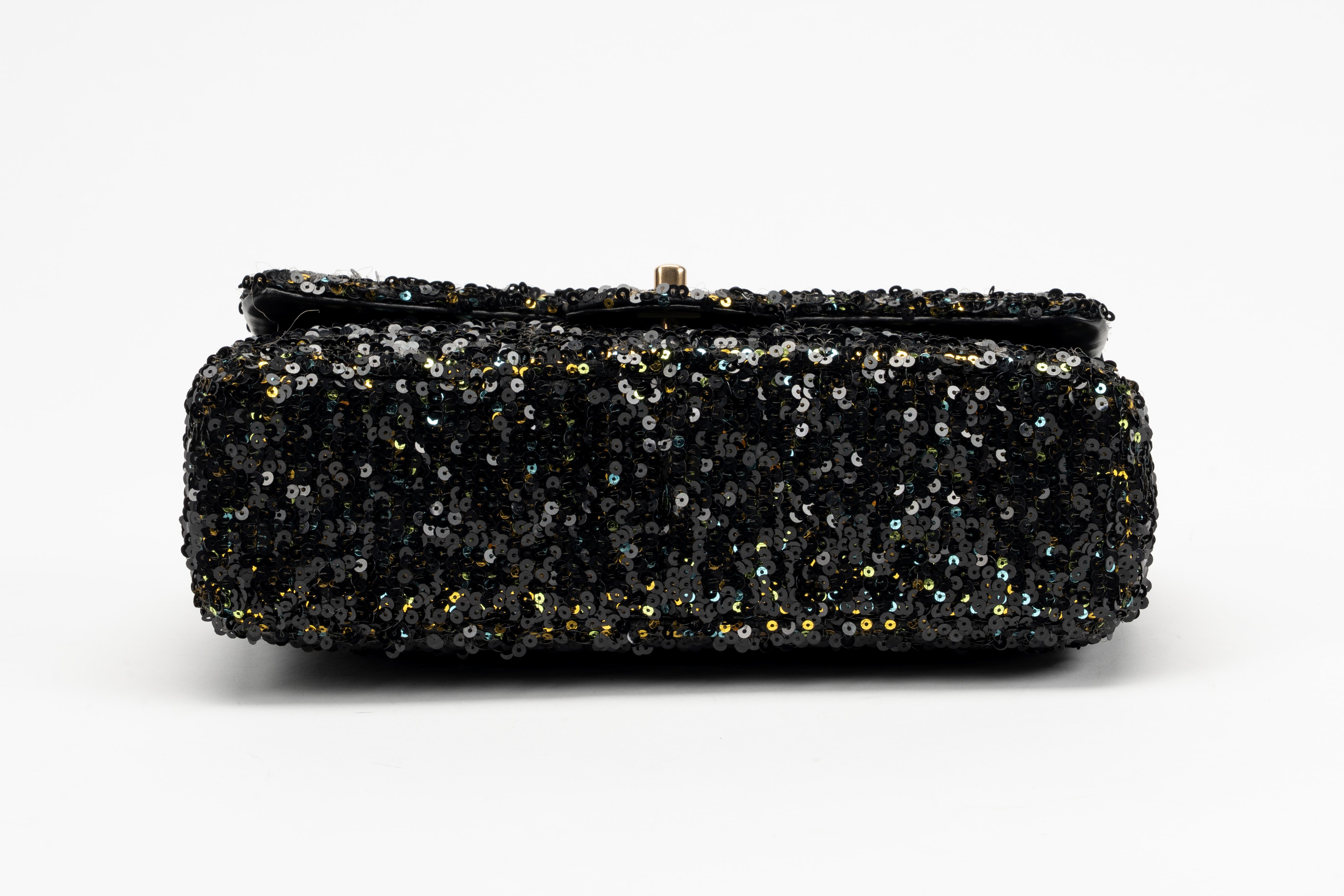 Chanel - Borsa, tessuto ricamato in paillettes verdi e dorate, 2018