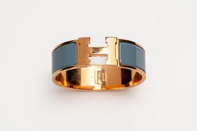 Bracciale Clic Clac in metallo rosato e smalto azzurro polvere
