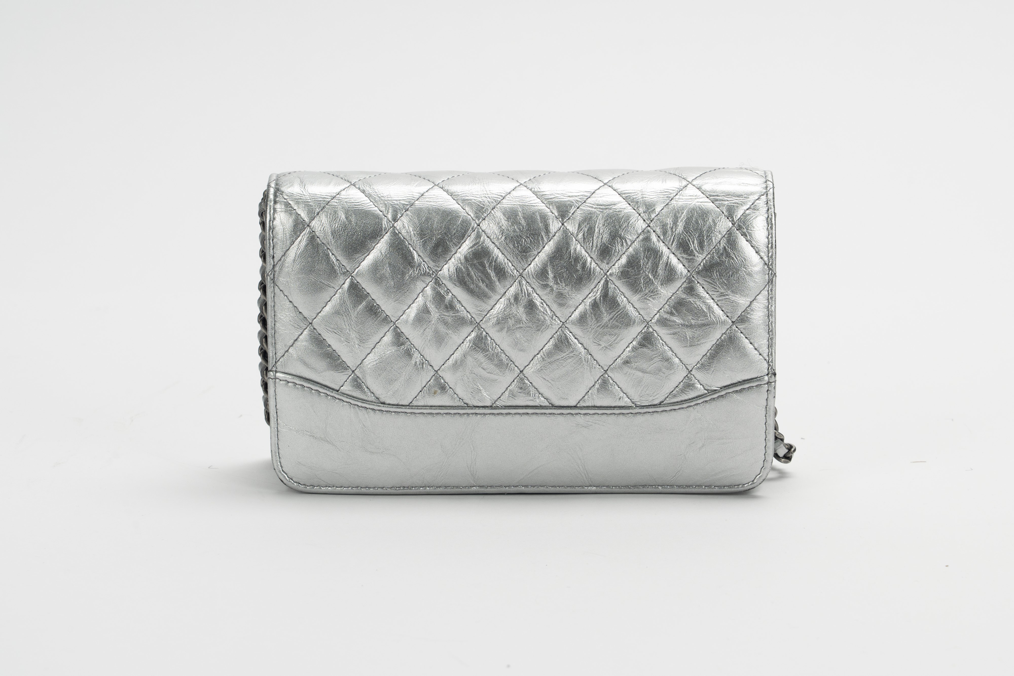 Chanel - Borsa wallet on chain in pelle matelassé argentata, 2018
