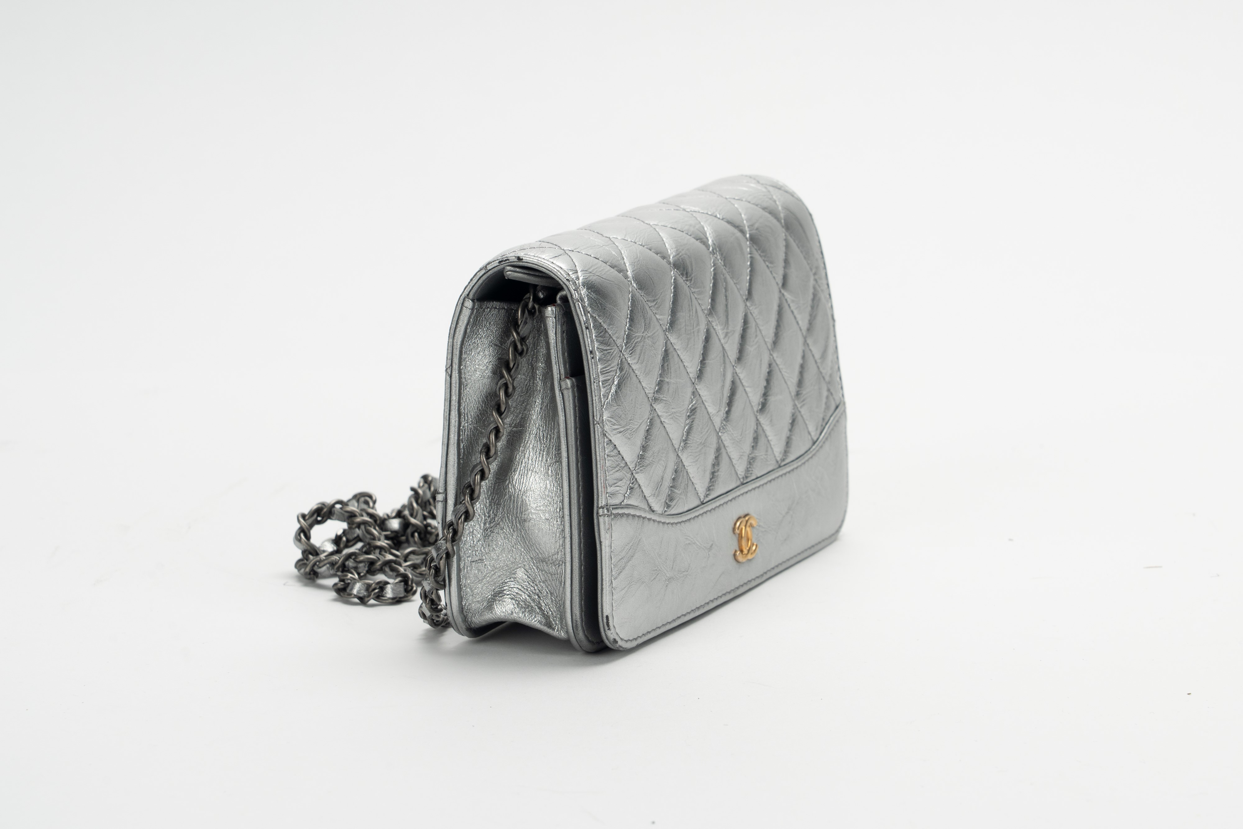 Chanel - Borsa wallet on chain in pelle matelassé argentata, 2018