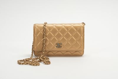 Borsa Wallet on Chain in Pelle Matelassé Color Oro, 2019