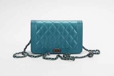 Borsa Boy Wallet on chain, pelle caviar matelassé azzurro perlaceo, 2017