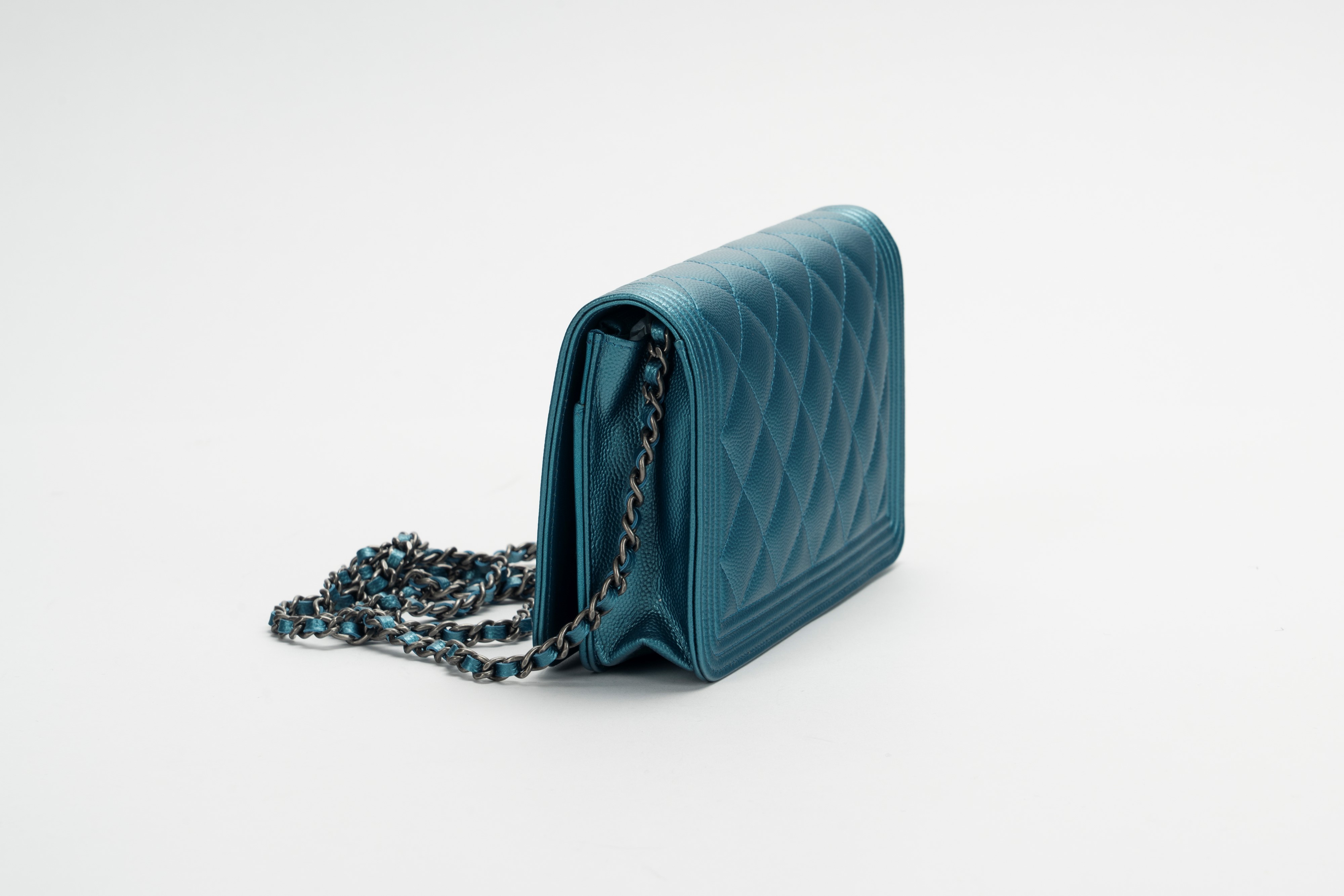 Chanel - Borsa Boy Wallet on Chain, pelle caviar matelassé azzurro perlaceo, 2017