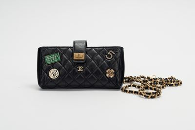 Mini borsa Luchy Charm Casino, pelle matelassé nera con applicazioni in metallo dorato e strass