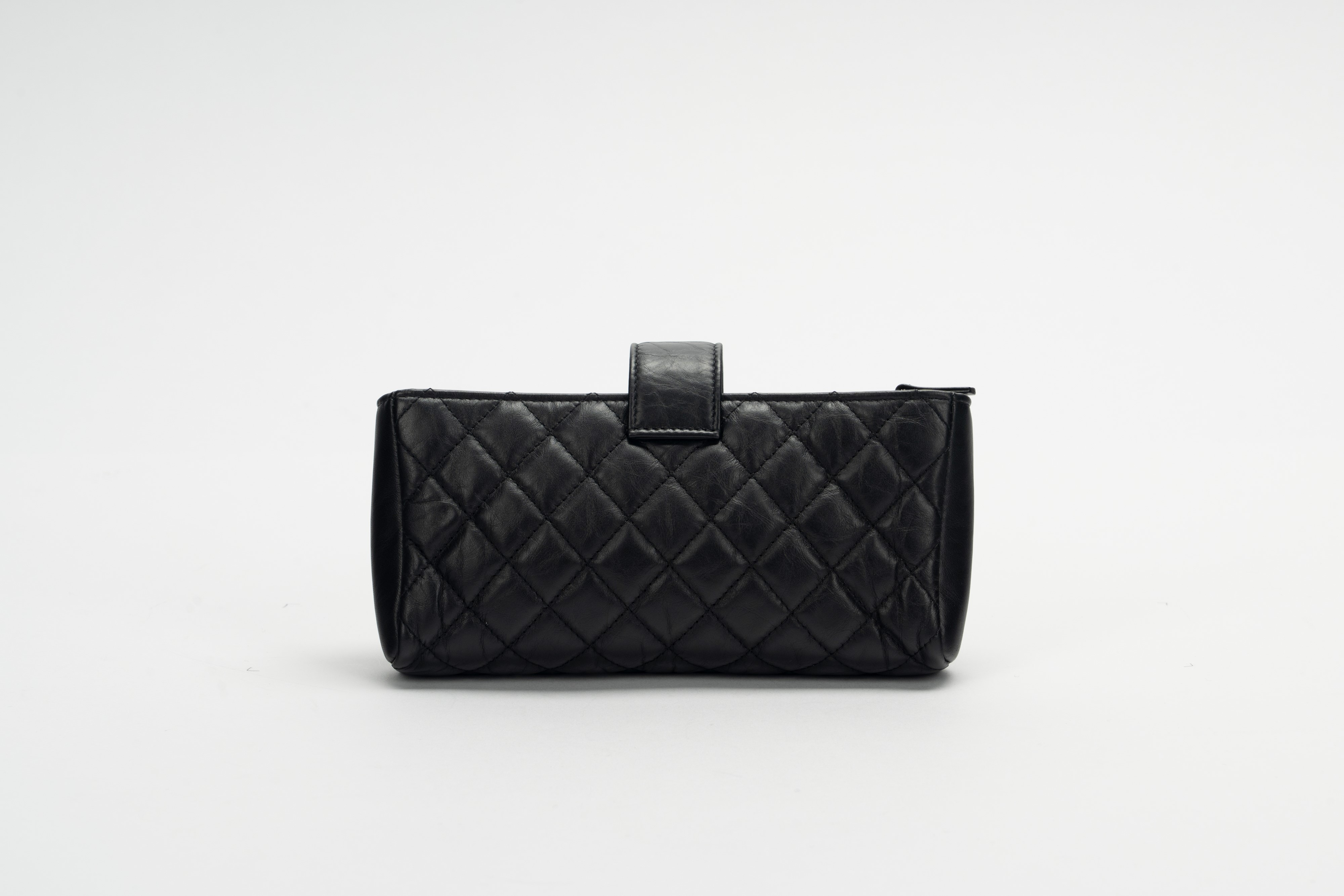 Chanel - Mini borsa Luchy Charm Casino, pelle matelassé nera con applicazioni in metallo dorato e...