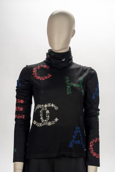 Pullover in cachemire e seta nero, ricamato a colori