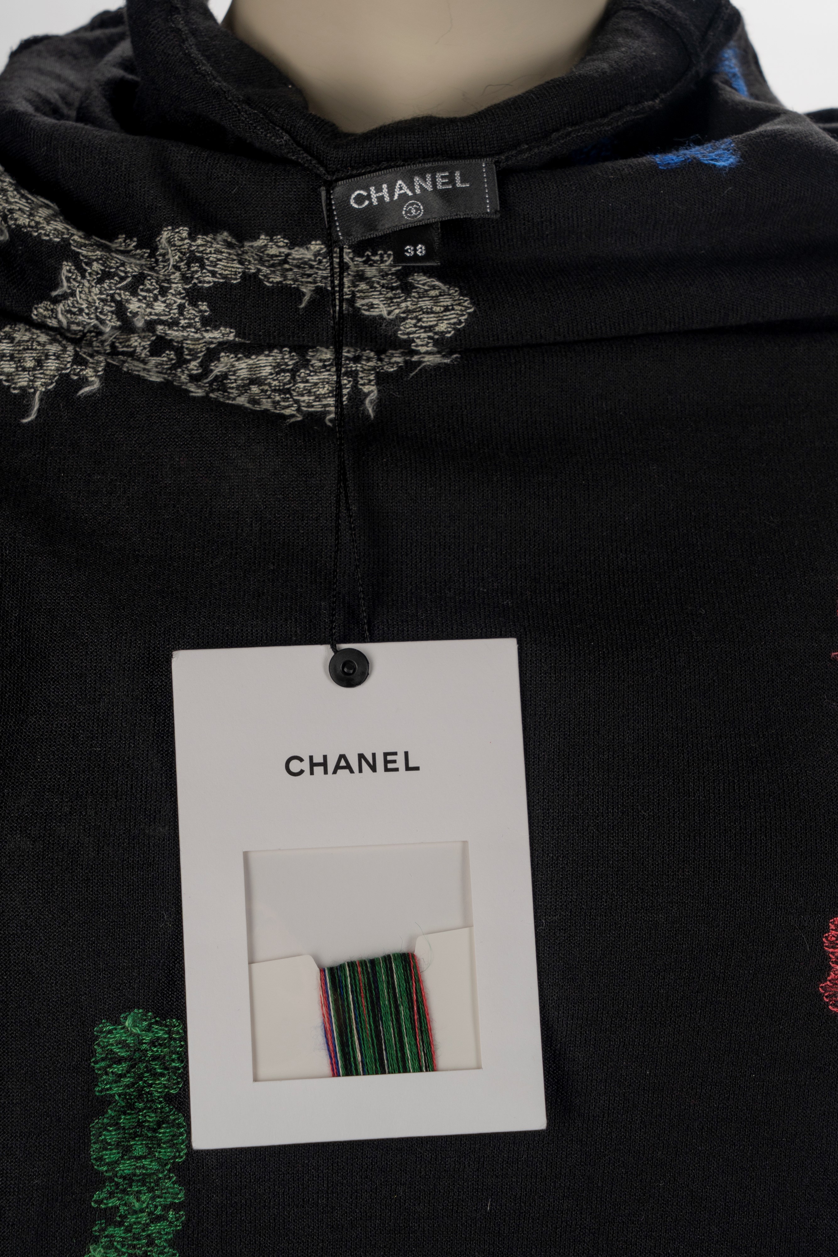 Chanel - Pullover in cachemire e seta nero, ricamato a colori