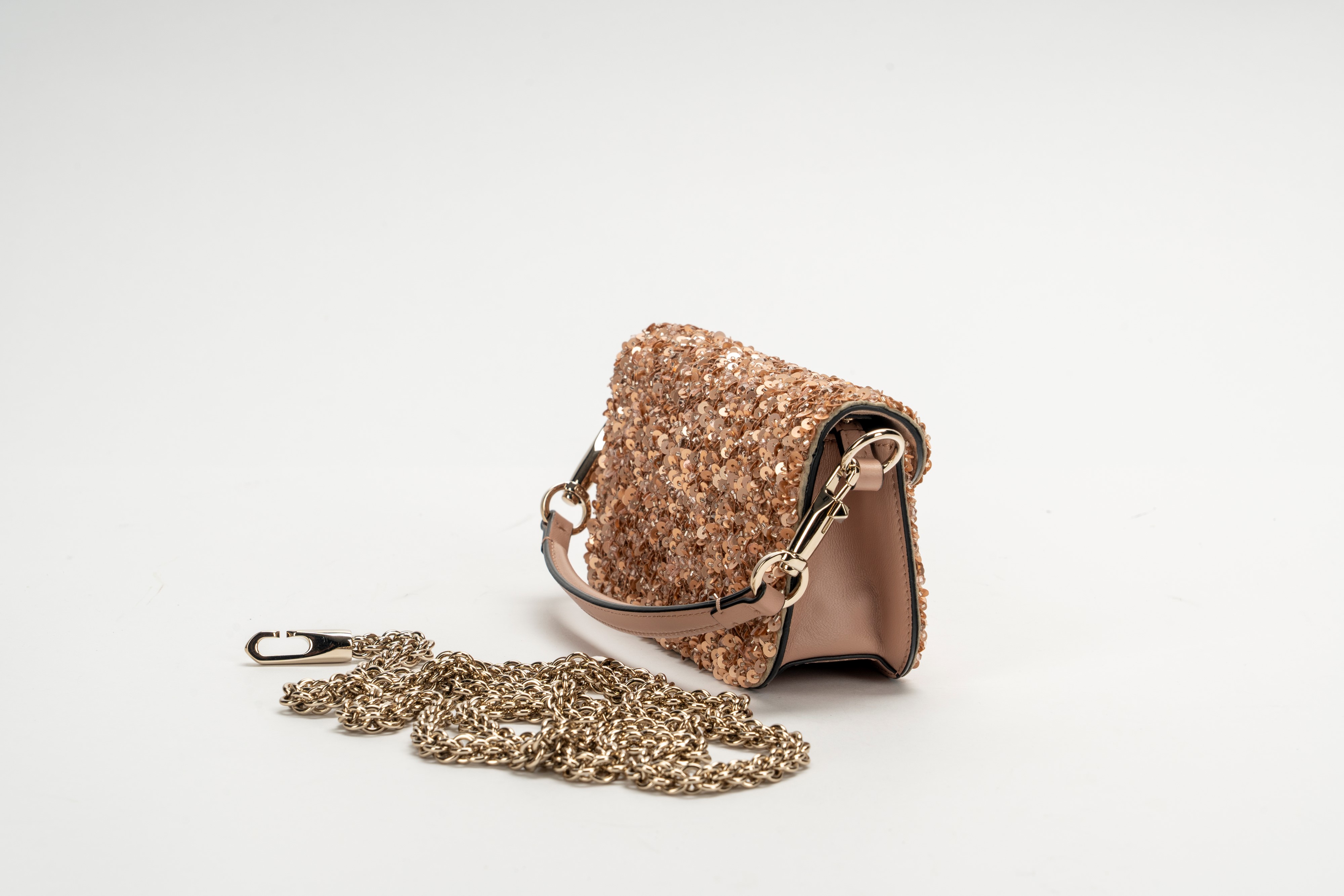 Valentino Garavani - Borsa VLogo, pelle rosa cipria con ricamo di paillettes e fibbia dorata