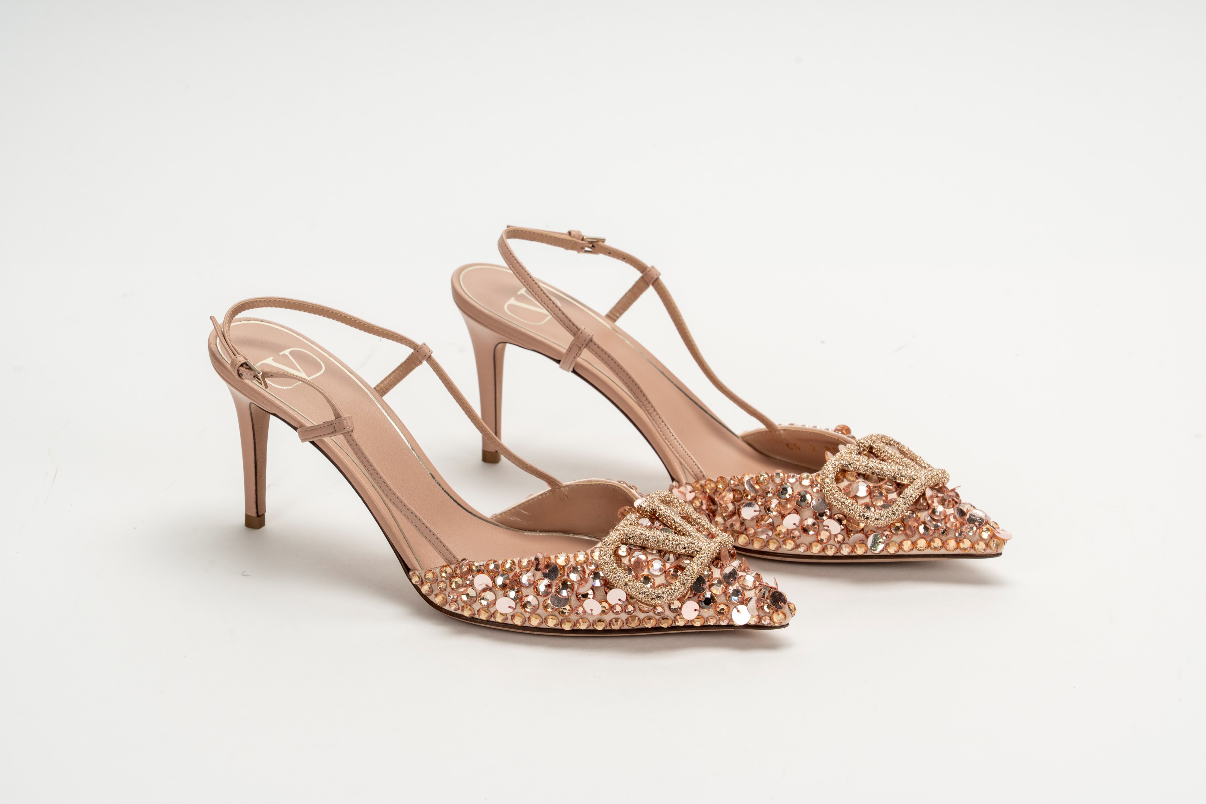 Valentino Garavani - Scarpe V logo slingback, pelle rosa cipria con strass e paillettes
