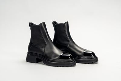 Stivaletto in pelle e vernice nera con dettagli metallici, misura 40