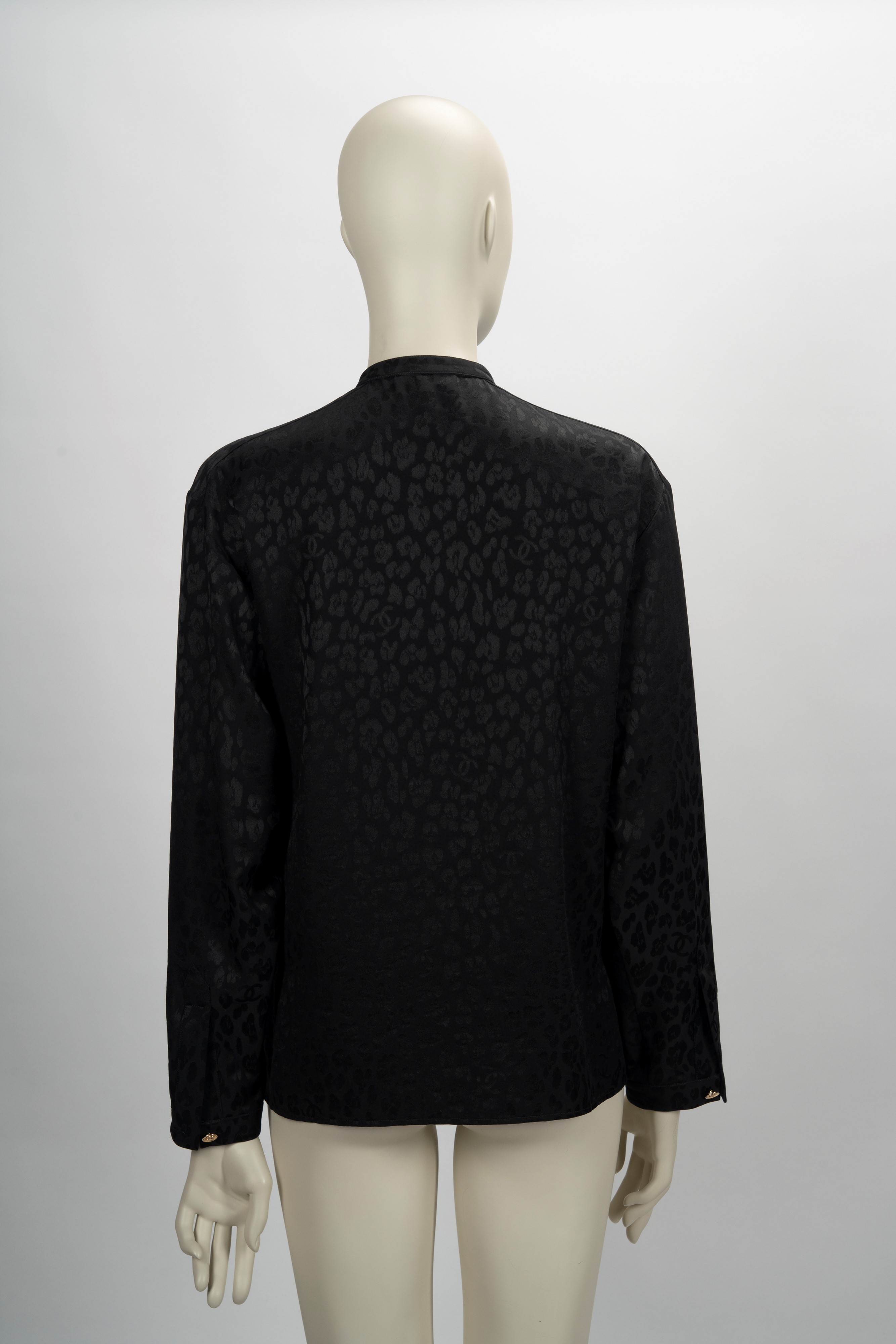 Chanel - Camicia a manica lunga in seta, lavorazione animalier con bottoni in metallo dorato