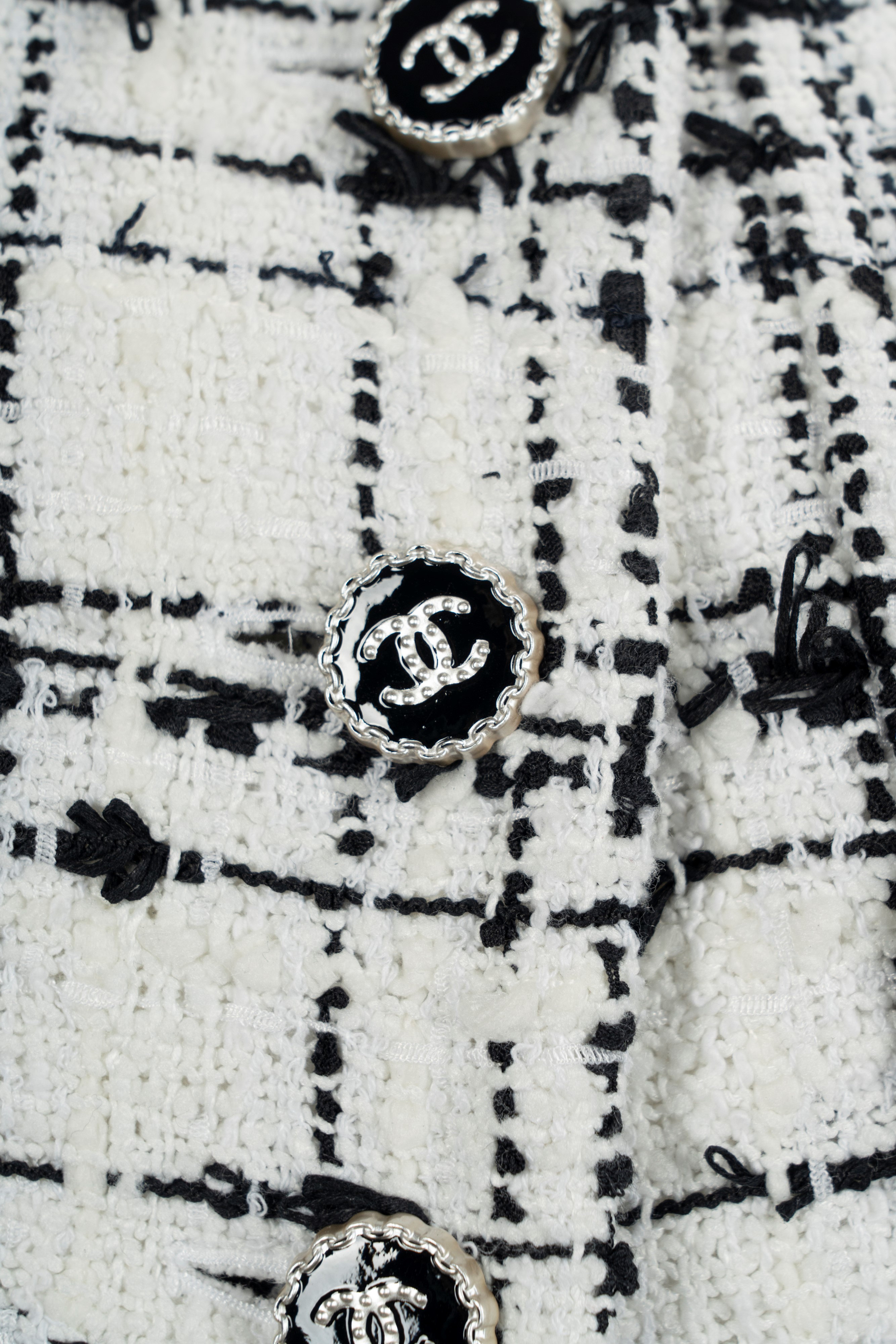 Chanel - Giacca a manica lunga in misto cotone bouclé bianco e nero