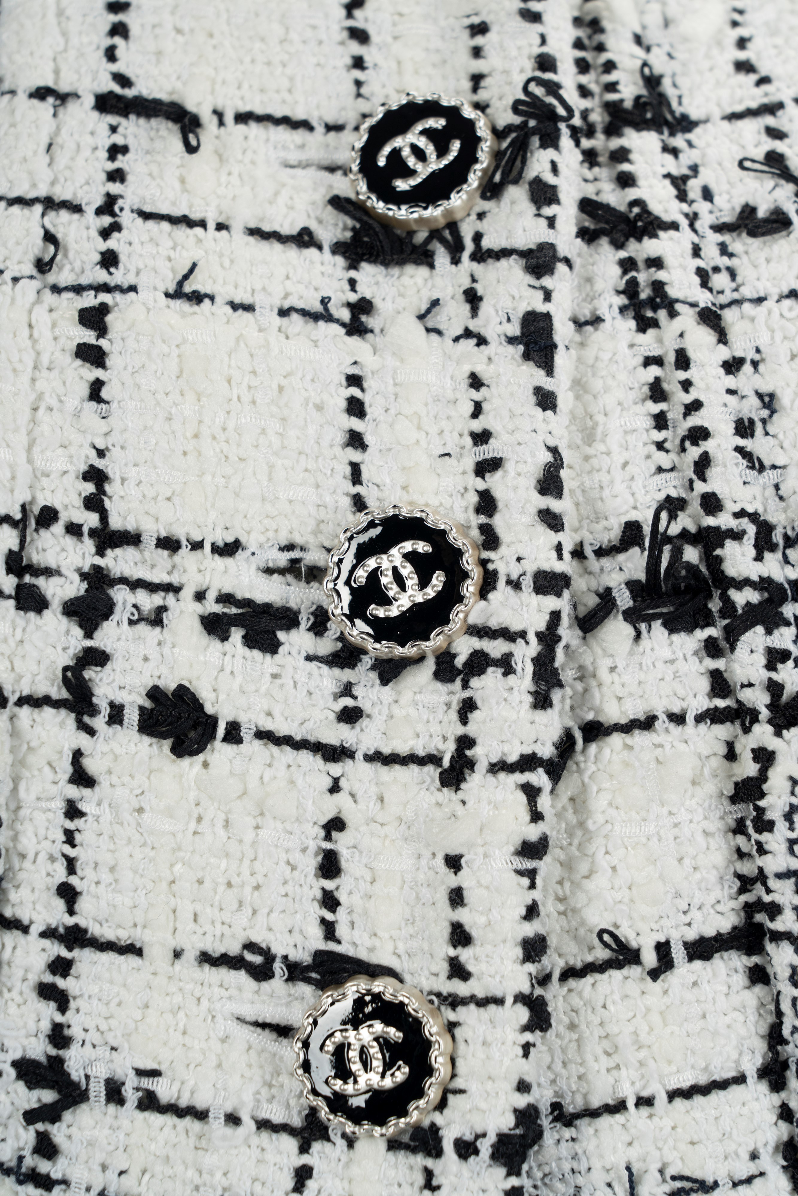 Chanel - Giacca a manica lunga in misto cotone bouclé bianco e nero