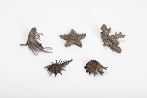 Lotto di cinque oggetti a tema marino 