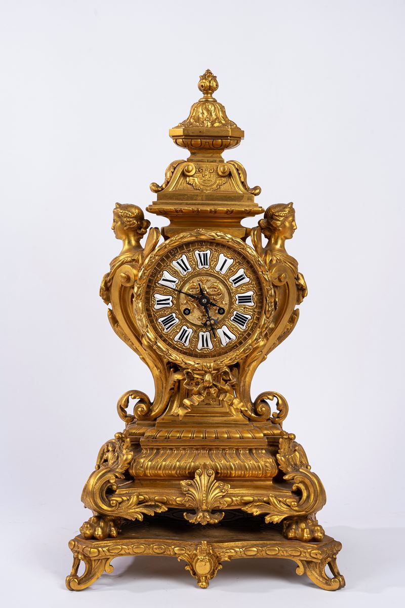 Grande pendola da tavolo in bronzo dorato, fine secolo - inizi secolo XX