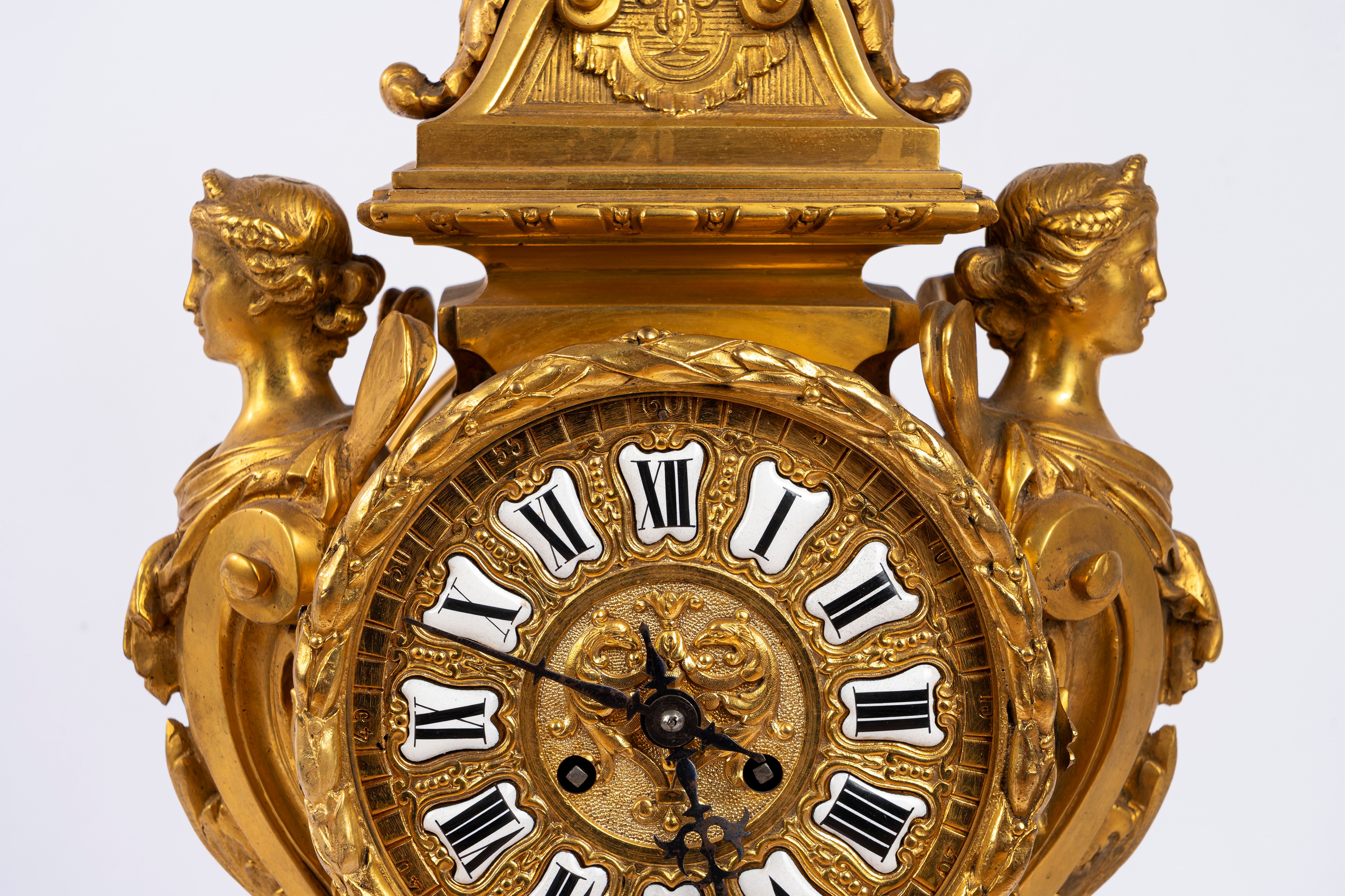 Grande pendola da tavolo in bronzo dorato, fine secolo - inizi secolo XX