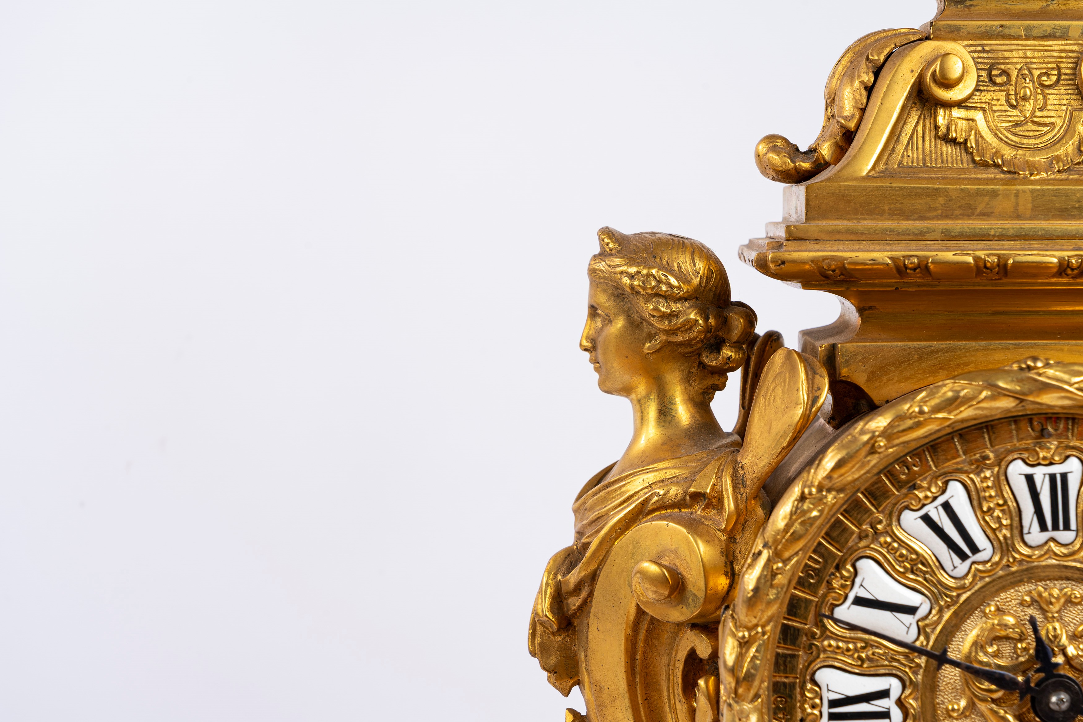 Grande pendola da tavolo in bronzo dorato, fine secolo - inizi secolo XX