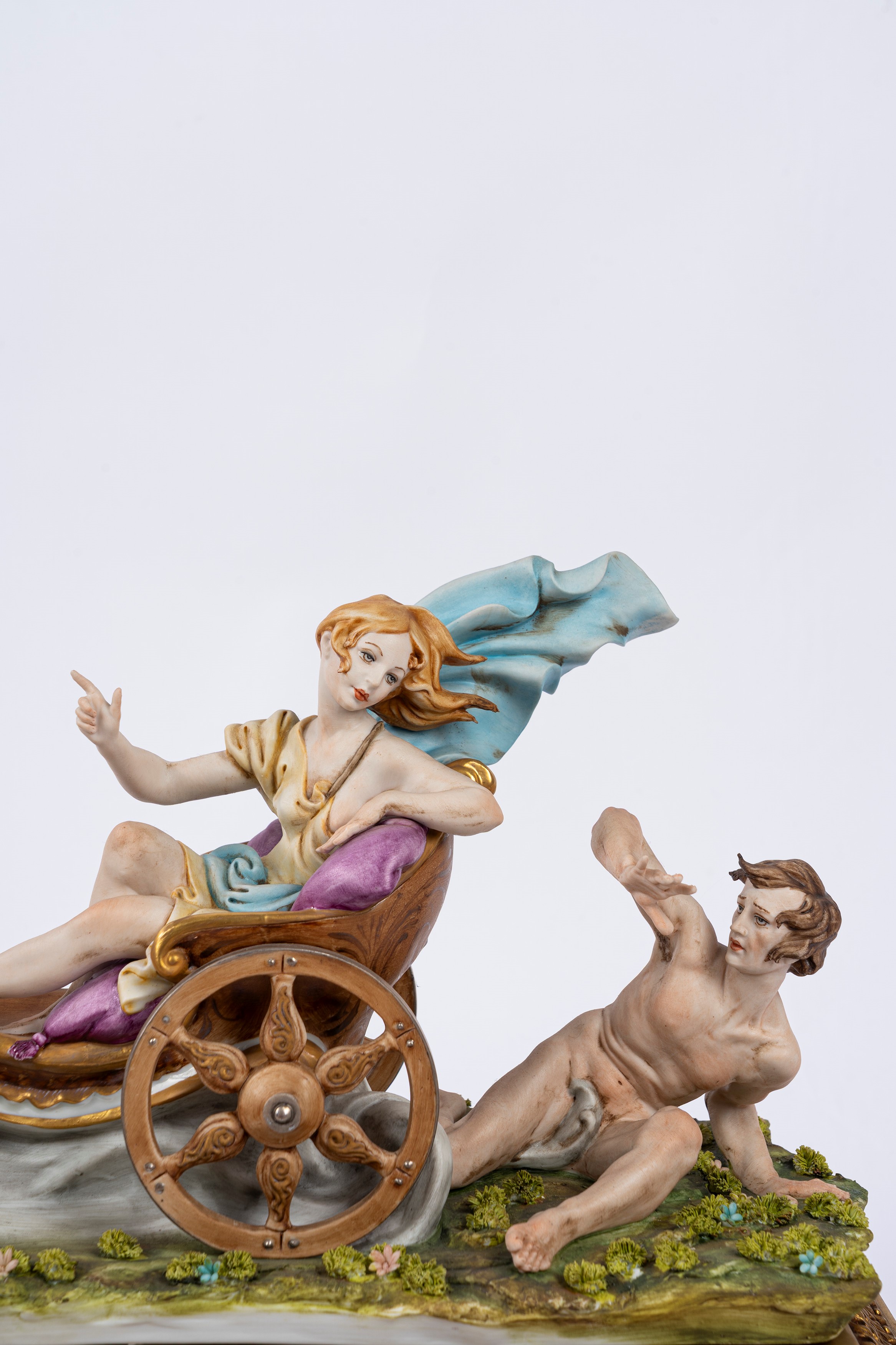 Tyche, Gruppo in biscuit decorato in policromia raffigurante il carro di Aurora