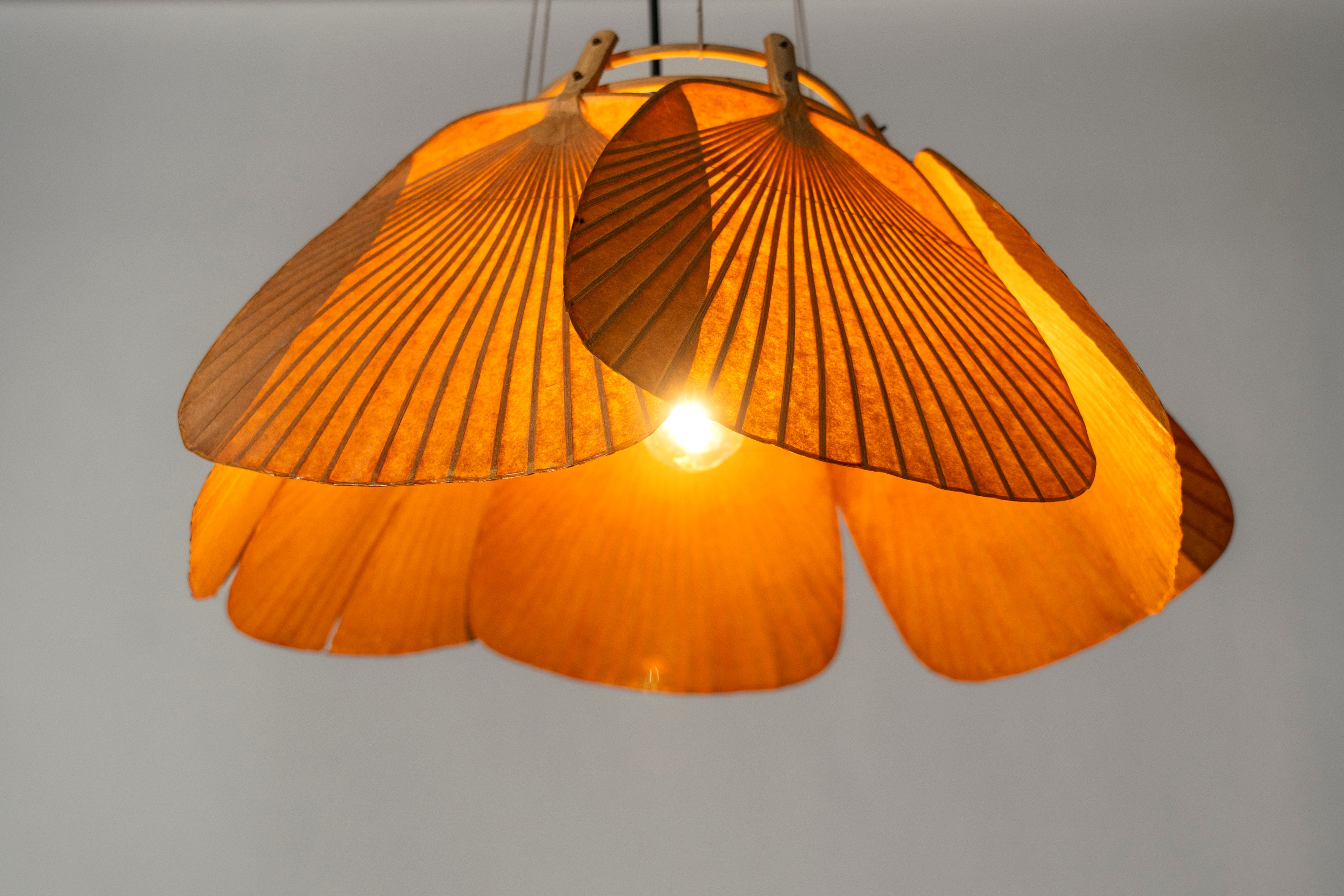 Lampada a sospensione modello 'Ju-Yon' dalla serie 'Uchiwa'