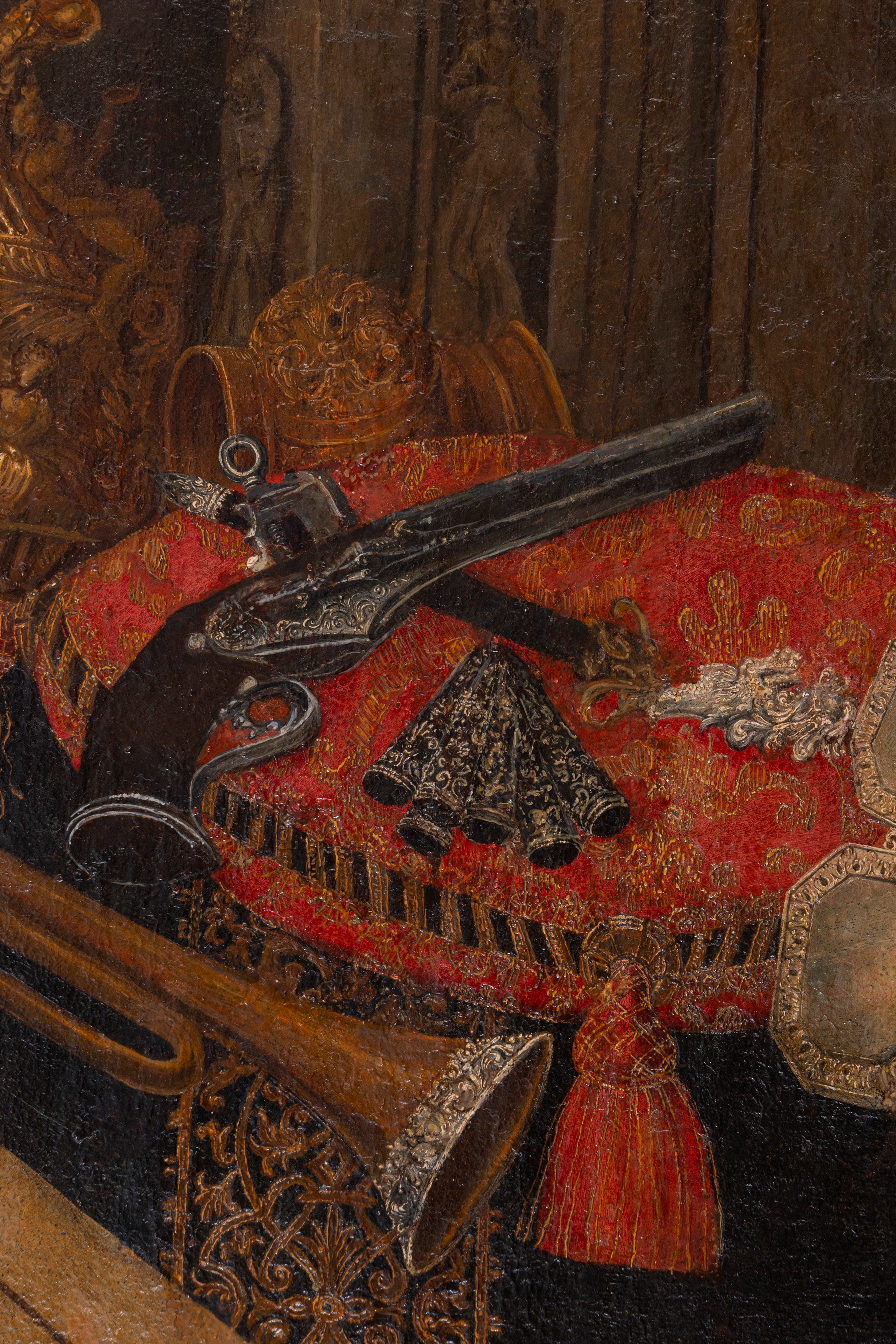 Natura morta con statua, armi e strumenti musicali in un interno con letto a baldacchino