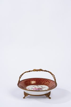 Centrotavola in porcellana policroma con montatura in bronzo, Limoges