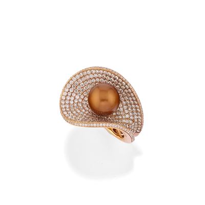 Anello, oro rosa 18k con perla chocolate e pavé di diamanti