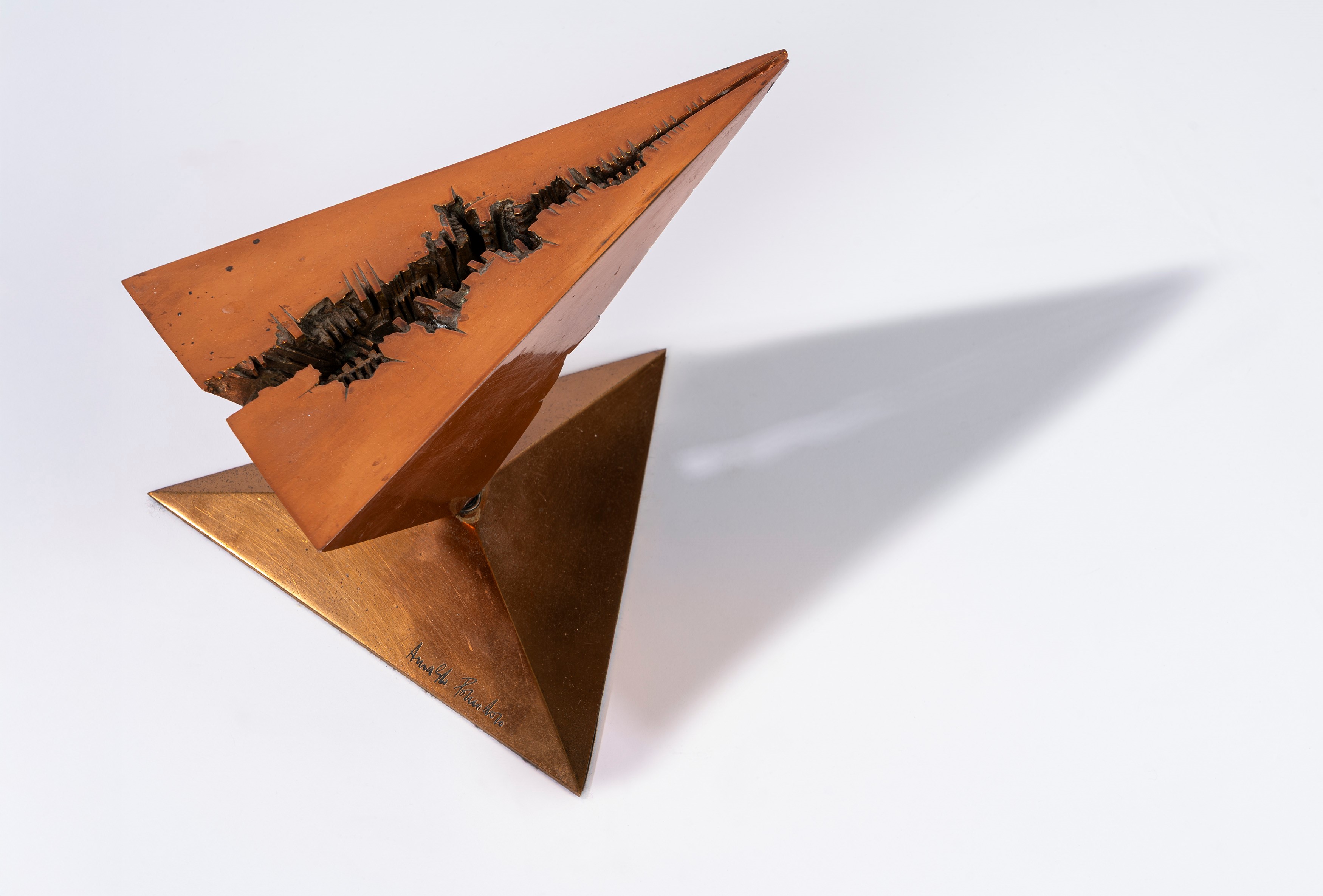 Arnaldo Pomodoro - Verso il 2080 (messaggio), bronzo