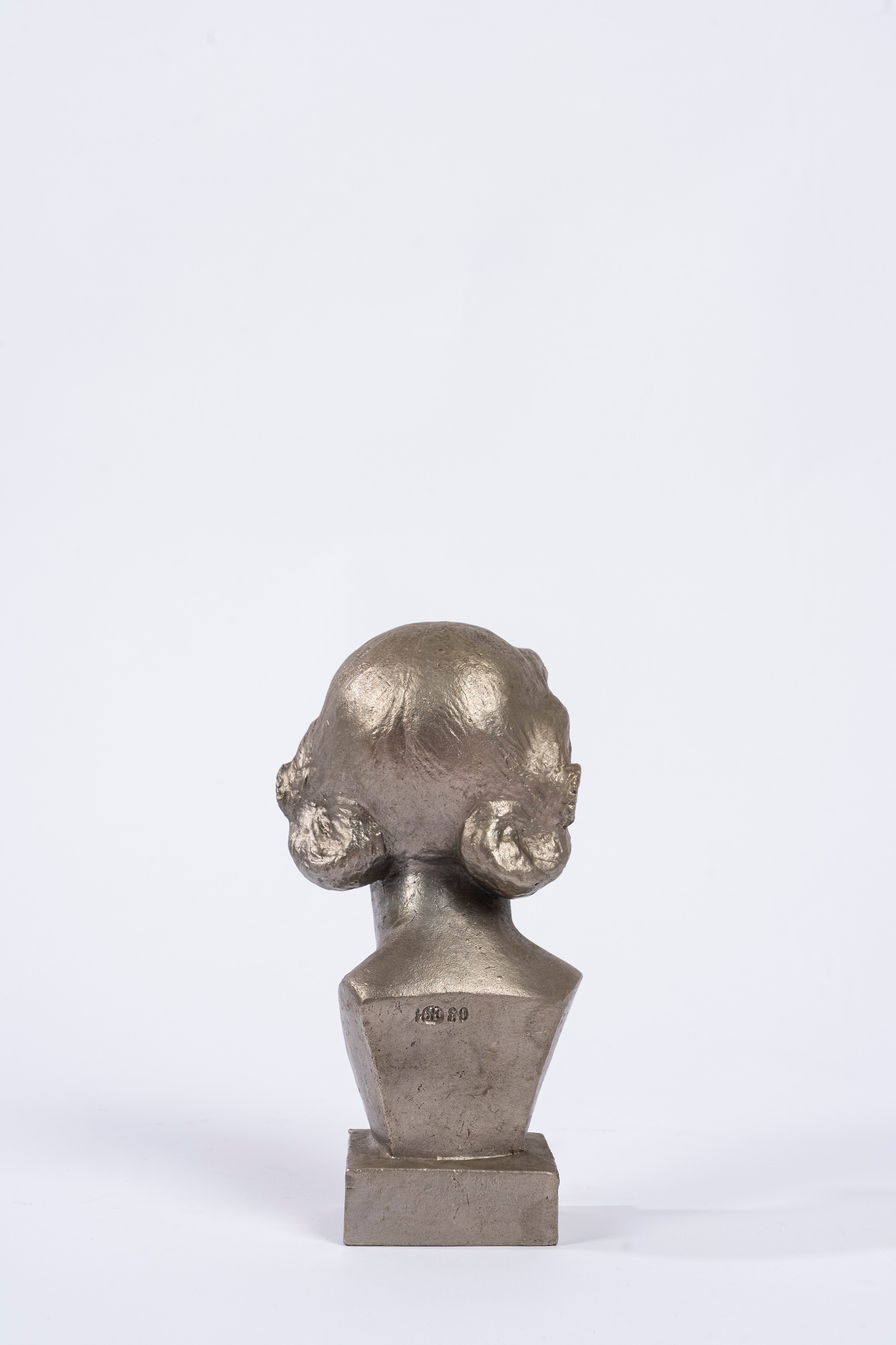 Busto di donna, scultura in zinco, Russia, prima metà del XX secolo