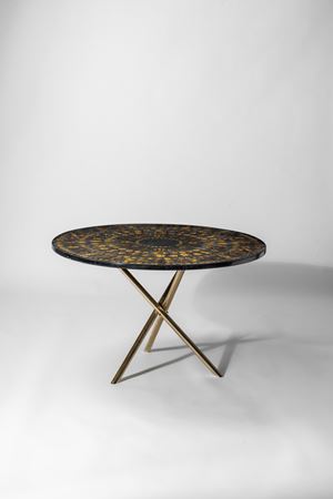 Tavolo con decoro a 'Cammei'