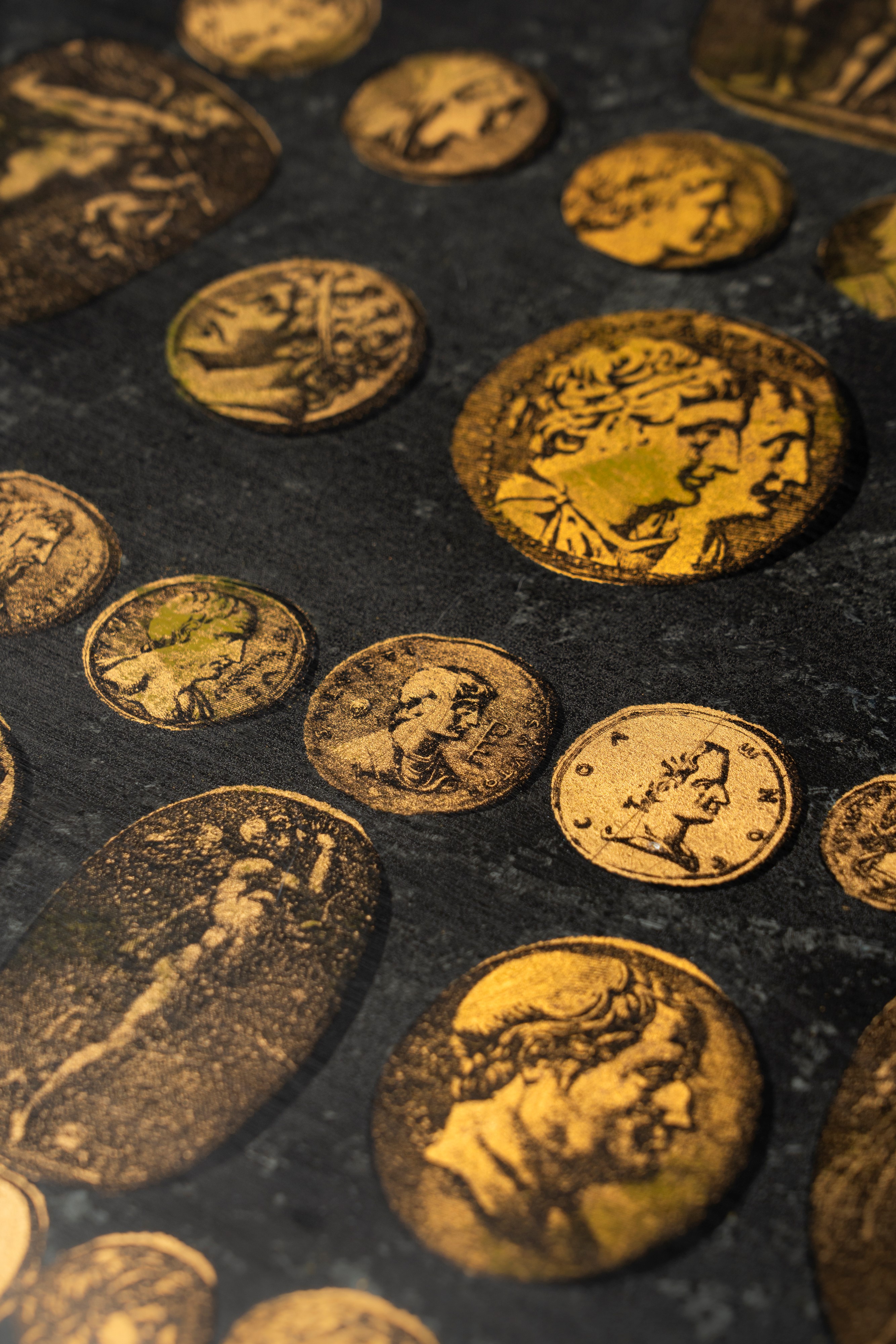 Tavolo con decoro a 'Cammei'