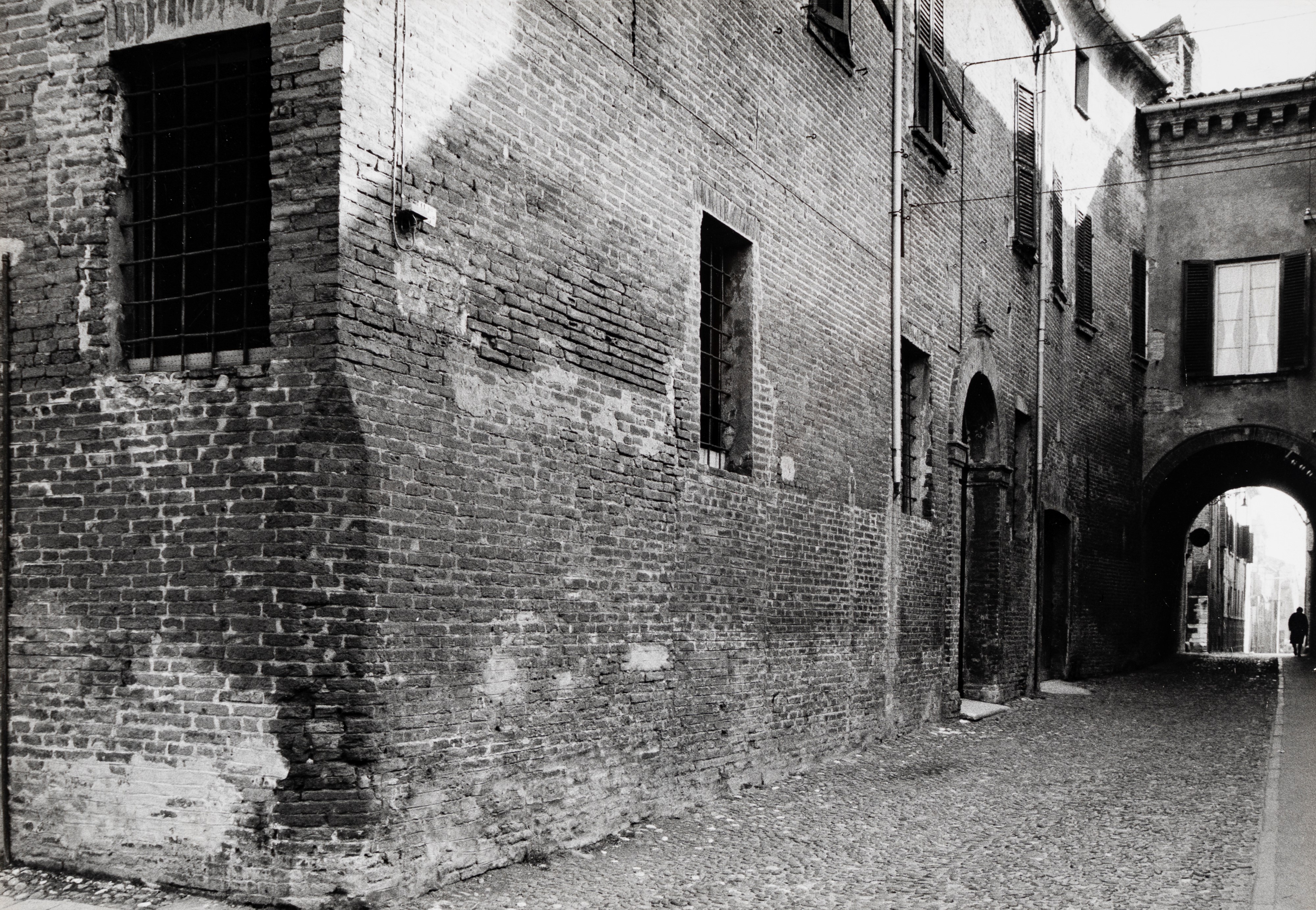 Paolo Monti - Angolo via Brosavola via Ghisiglieri, Ferrara, due stampe vintage alla gelatina ai ...