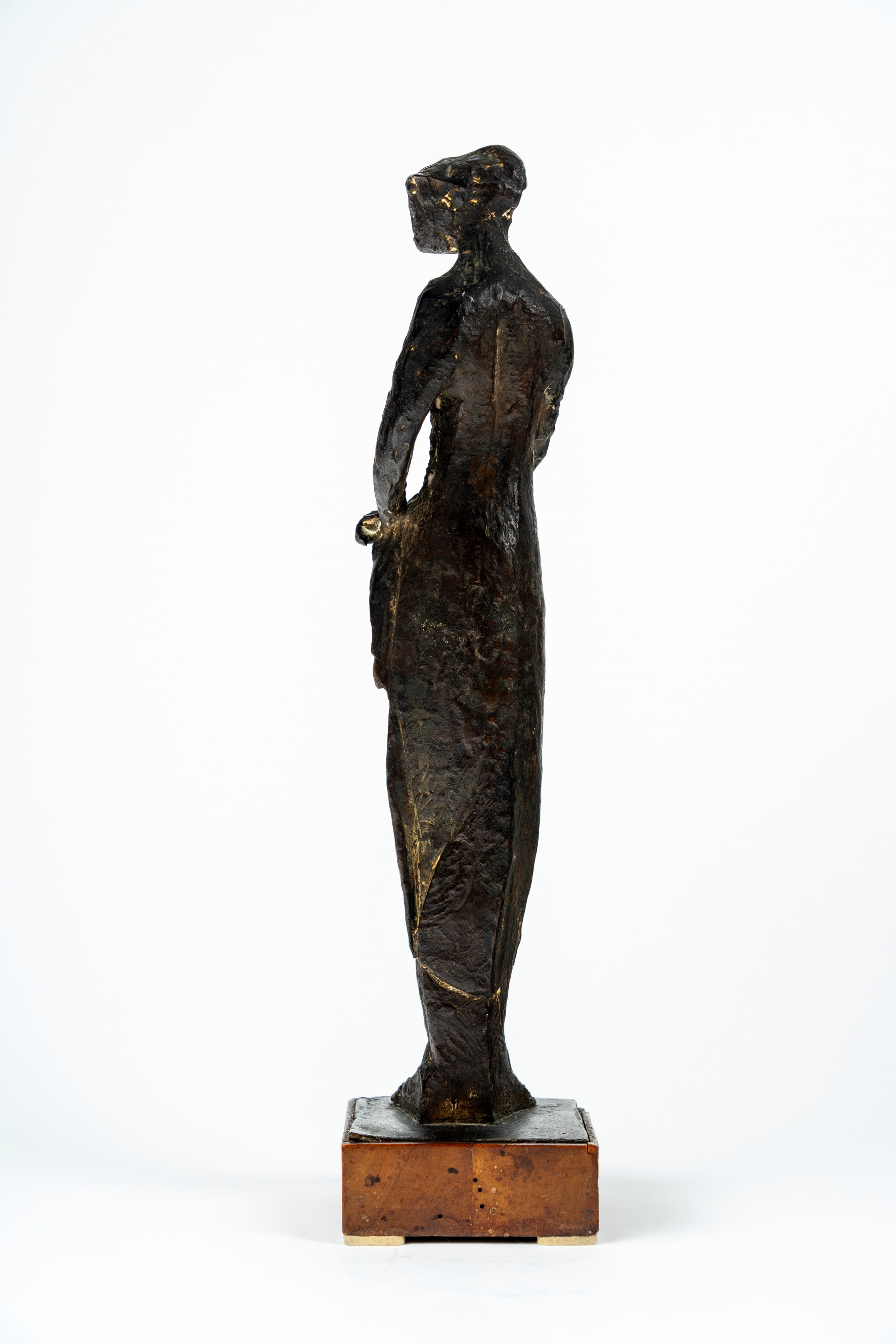 Mario Negri - Donna che si tiene l'abito, bronzo, 1953/'54