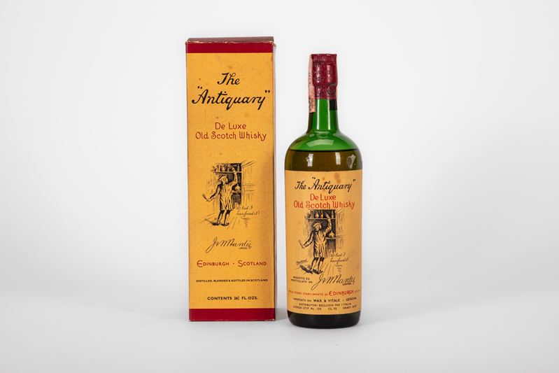 The Antiquary De Luxe Old Scotch Whisky