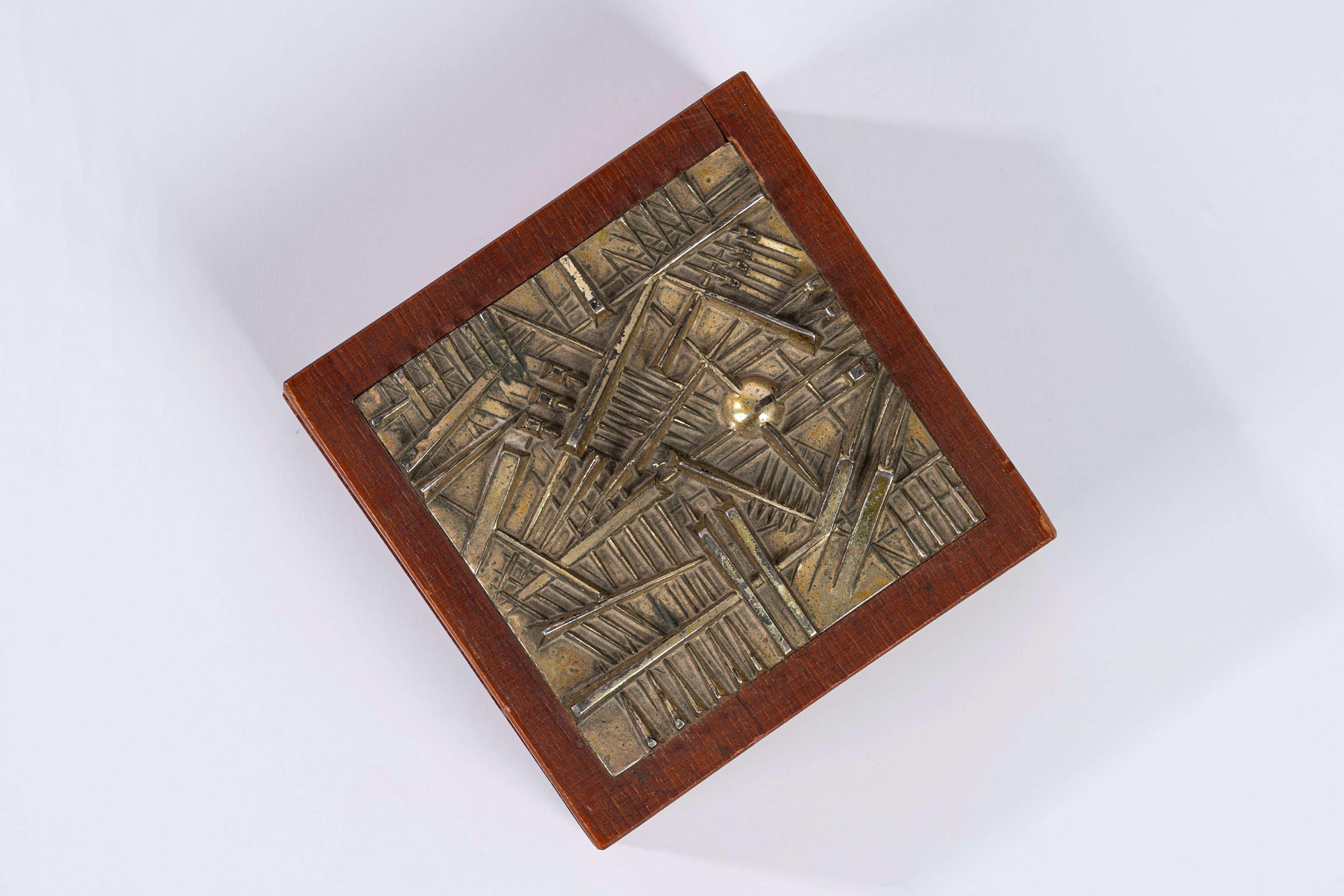 Arnaldo Pomodoro - Scatola per Ciga Hotels, bronzo argentato e legno