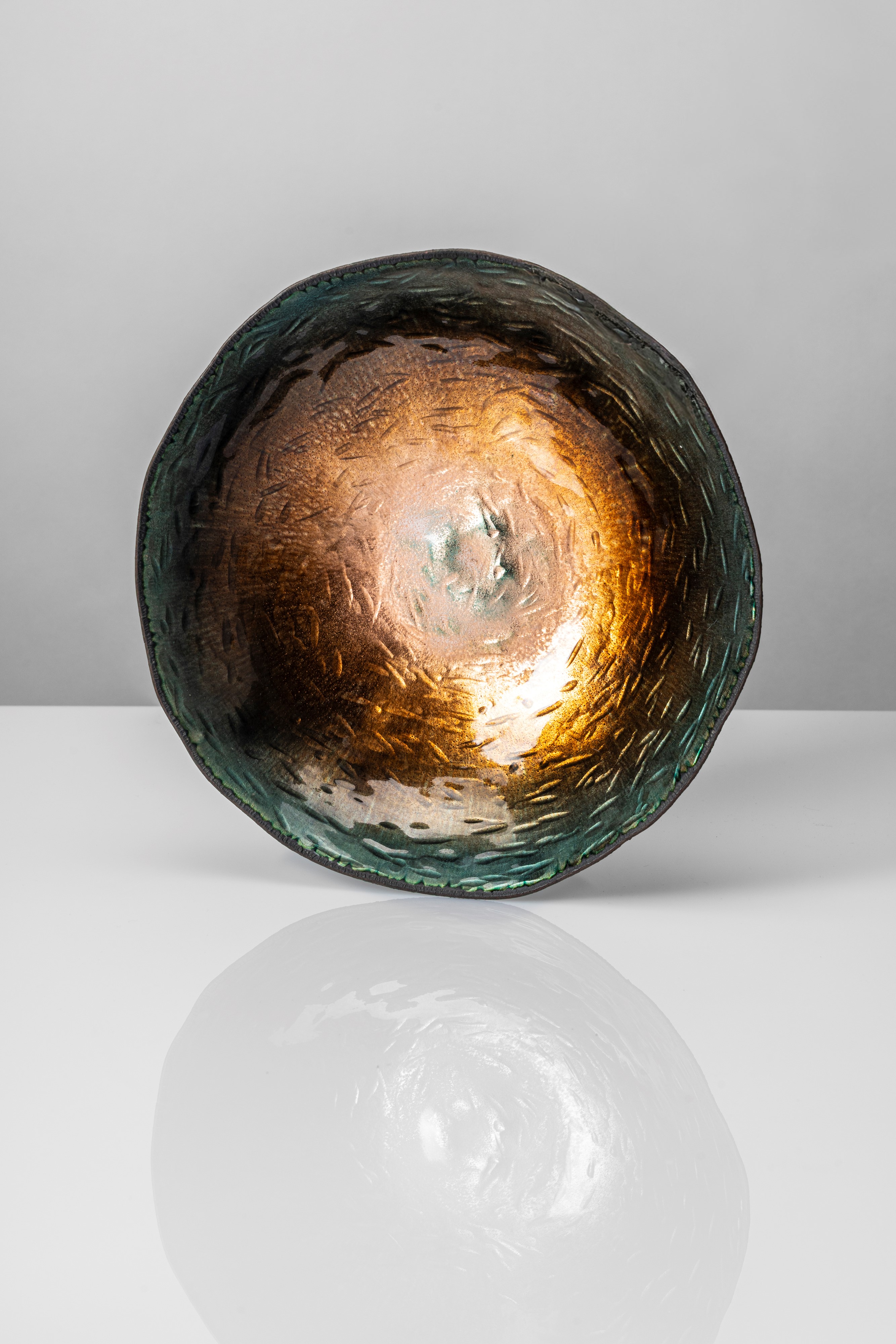 Coppa a smalti policromi su rame