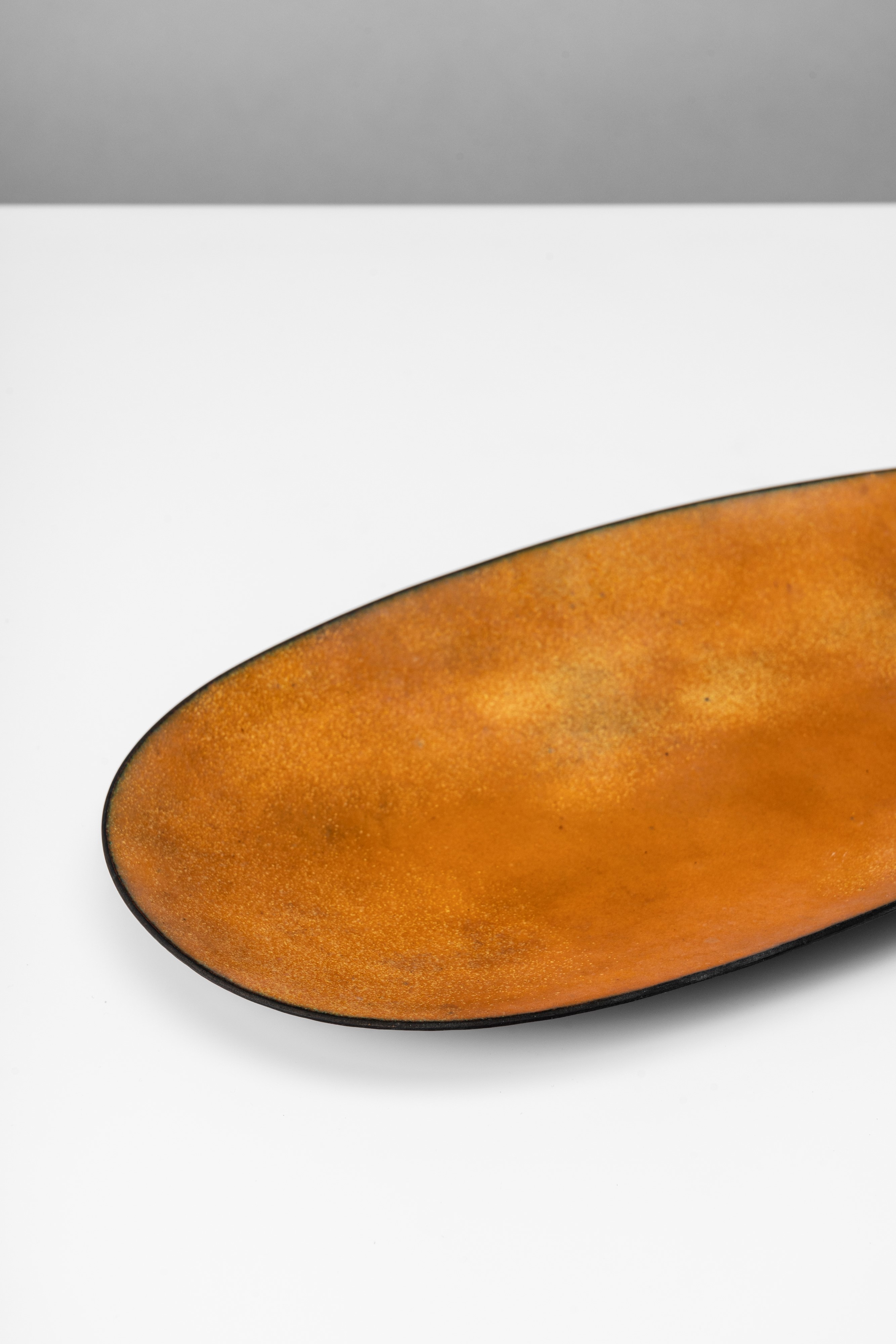 Vassoio a smalti policromi su rame