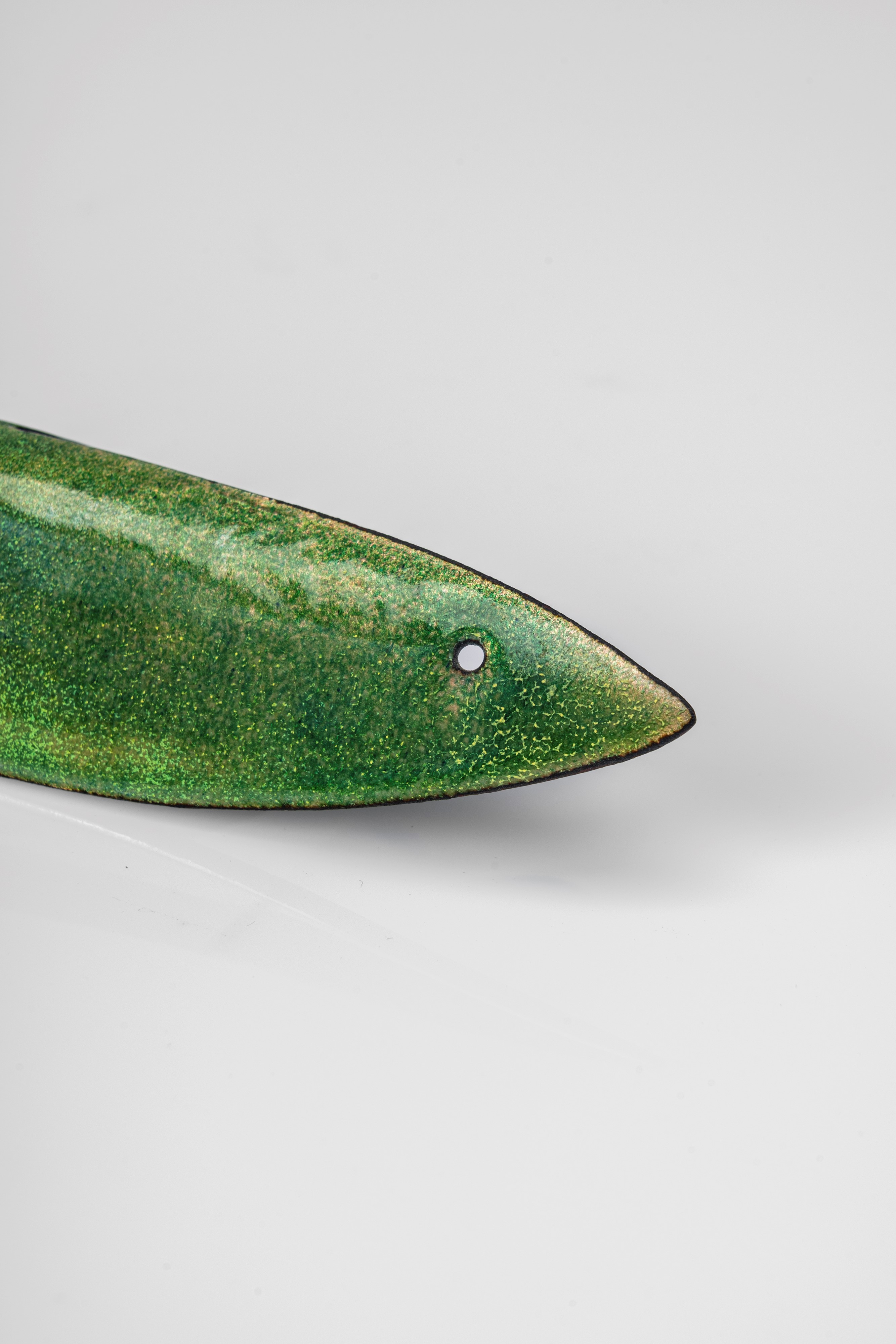 Figura di Pesce a smalti policromi su rame